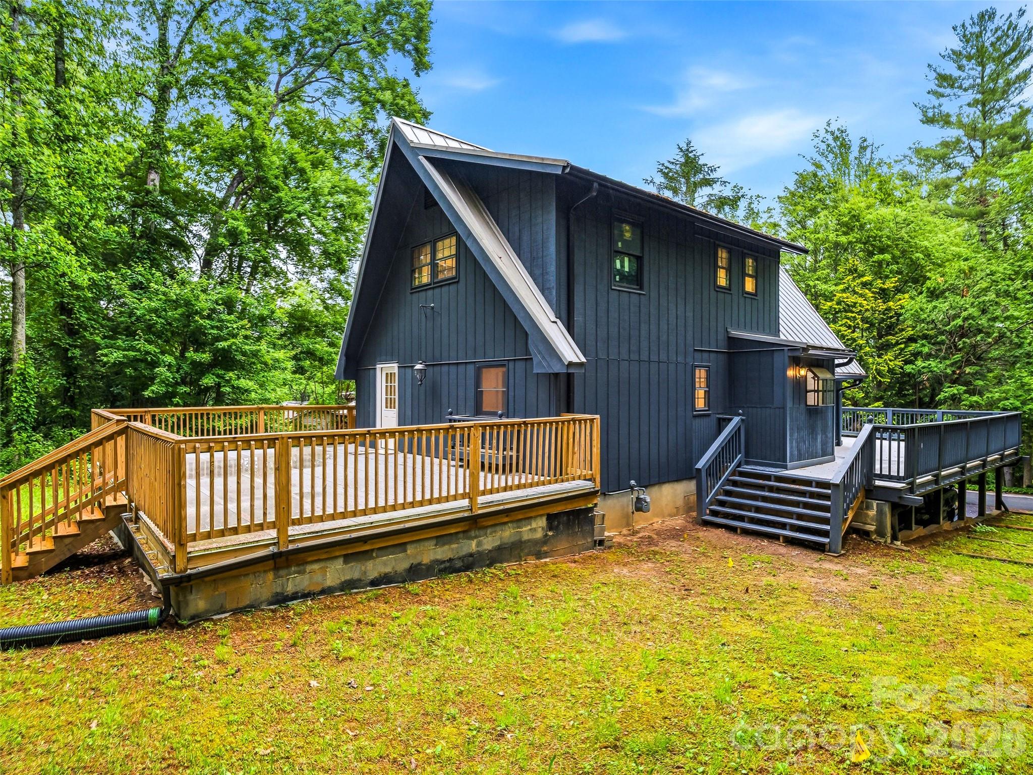 70 Skyline Drive — Hendersonville