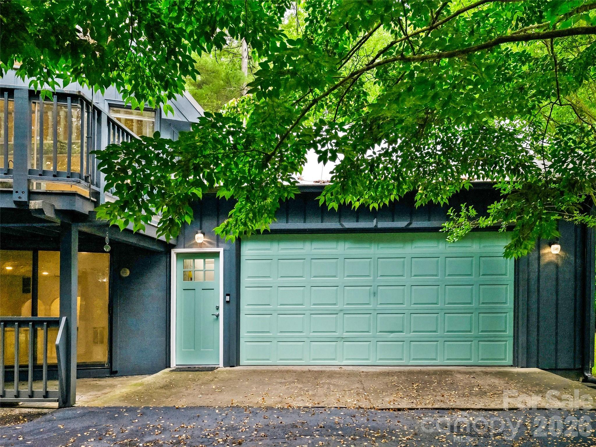 70 Skyline Drive — Hendersonville
