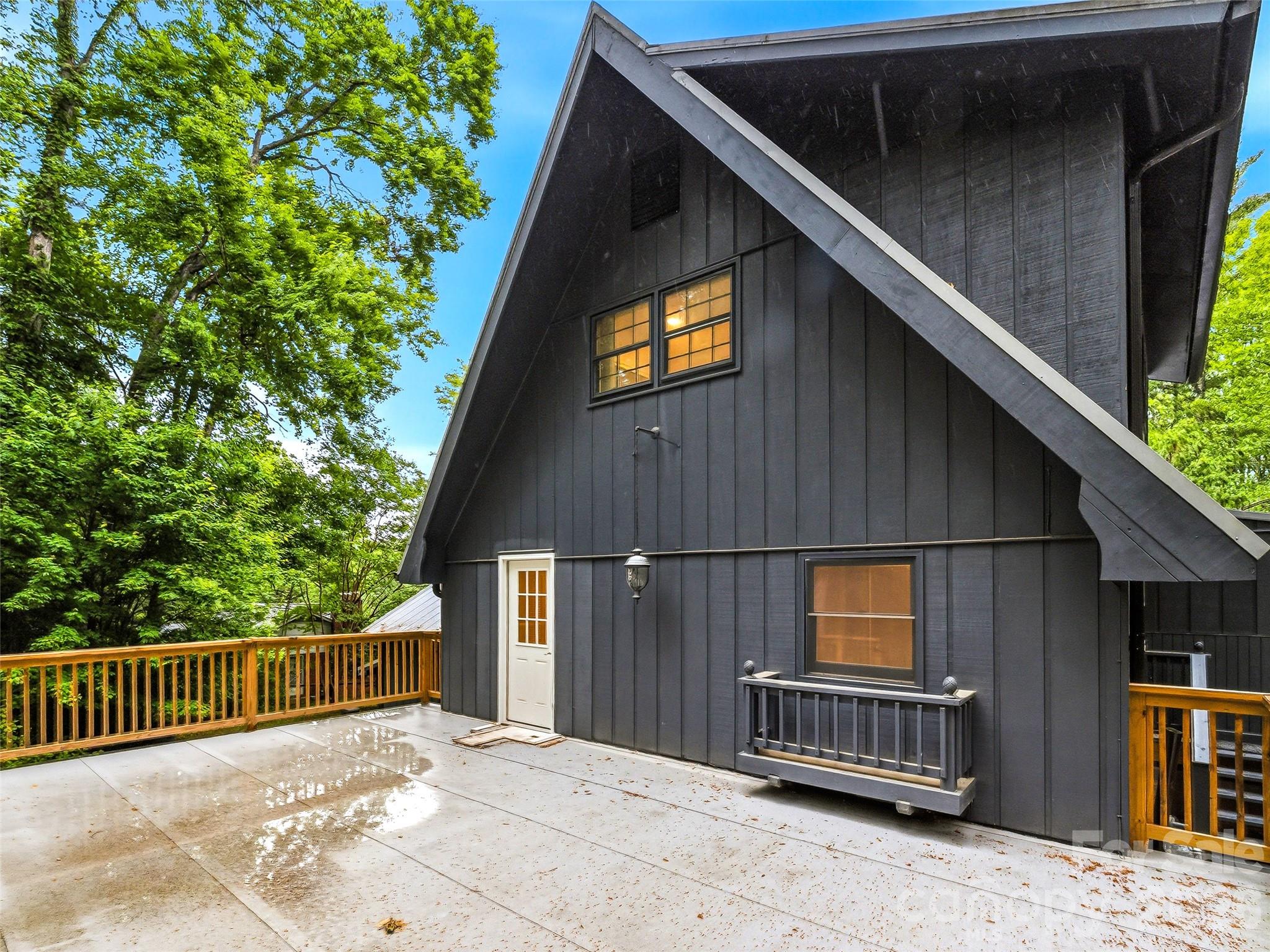 70 Skyline Drive — Hendersonville
