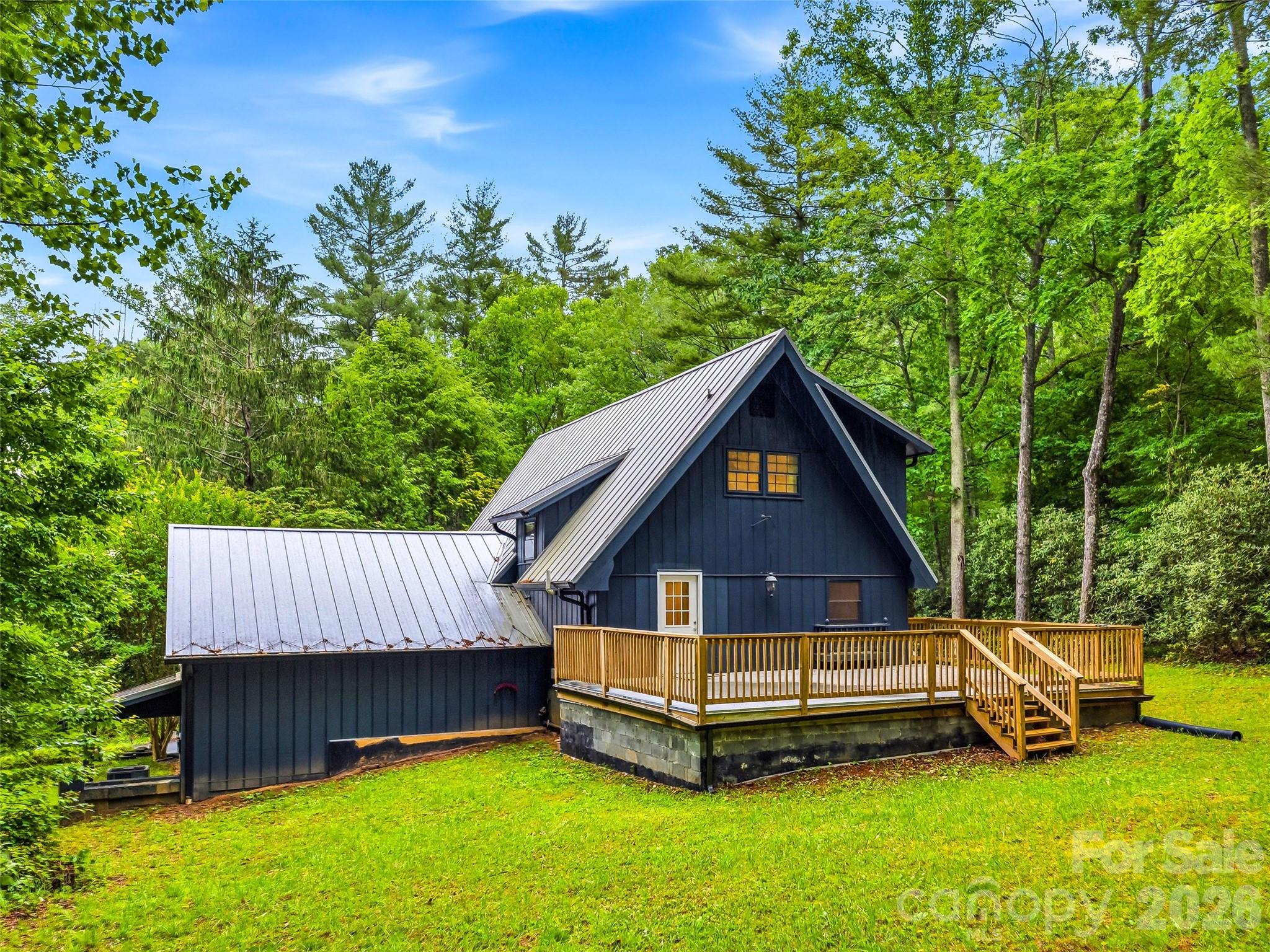70 Skyline Drive — Hendersonville