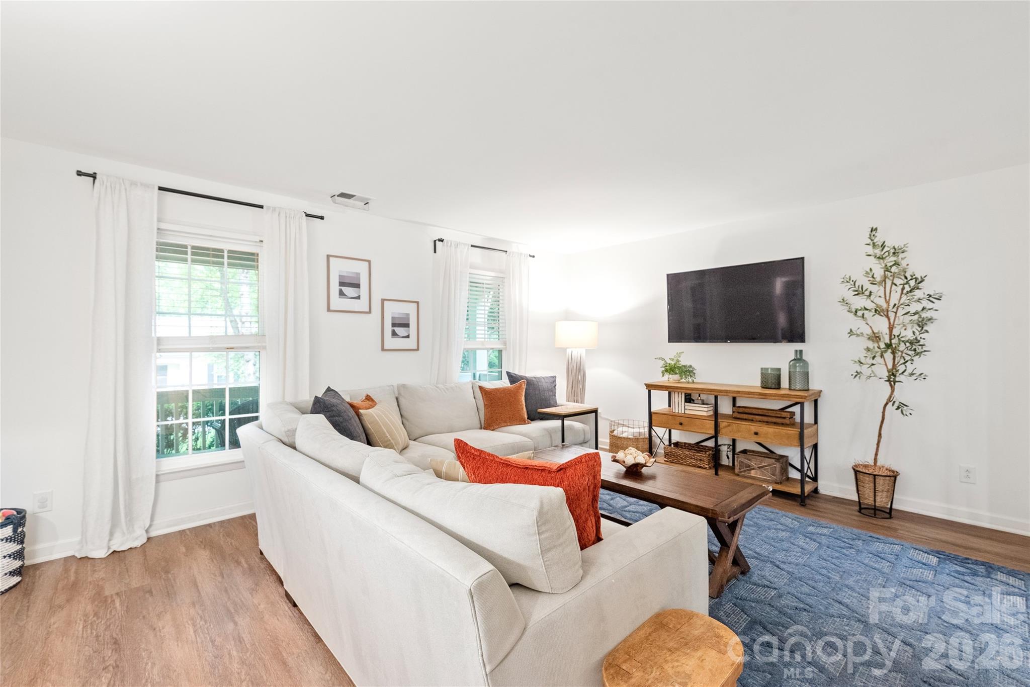 419 Scarborough Lane — Matthews