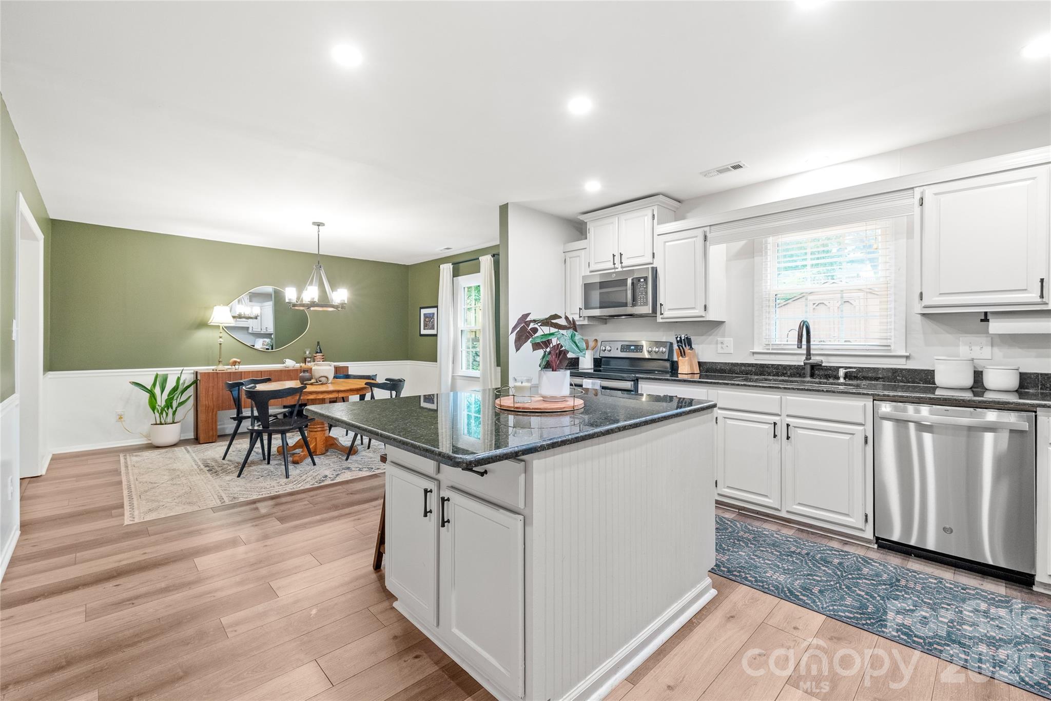 419 Scarborough Lane — Matthews