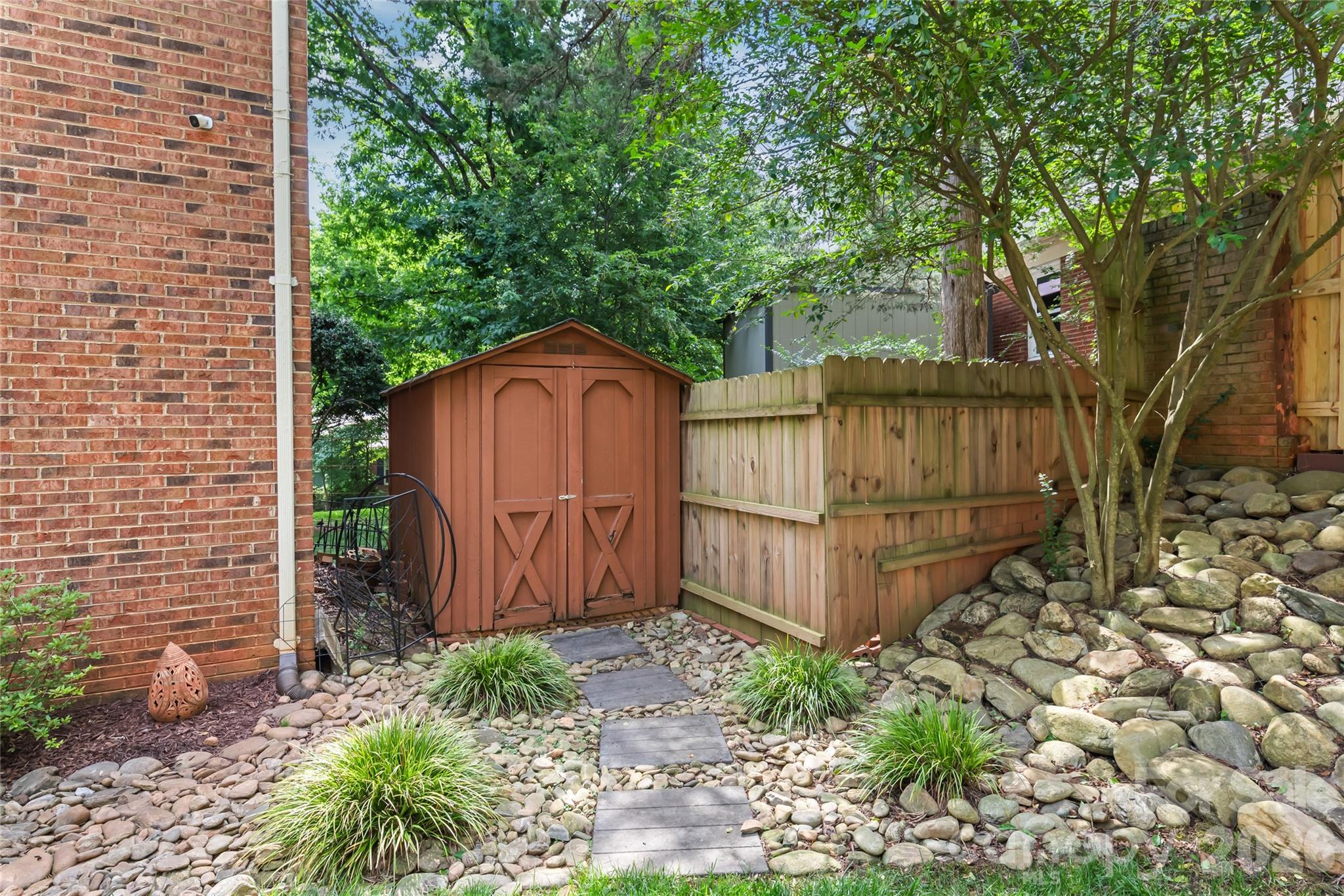 419 Scarborough Lane — Matthews