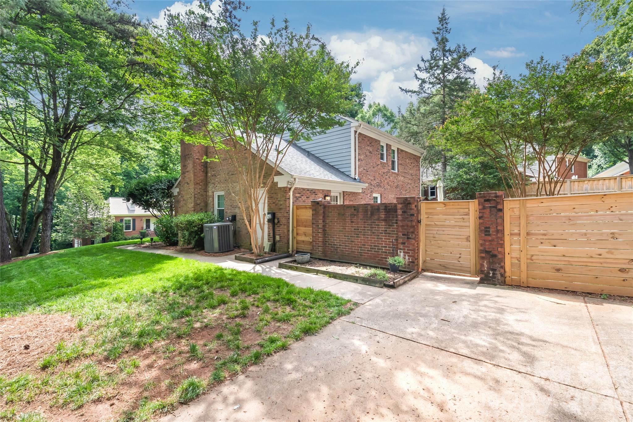 419 Scarborough Lane — Matthews