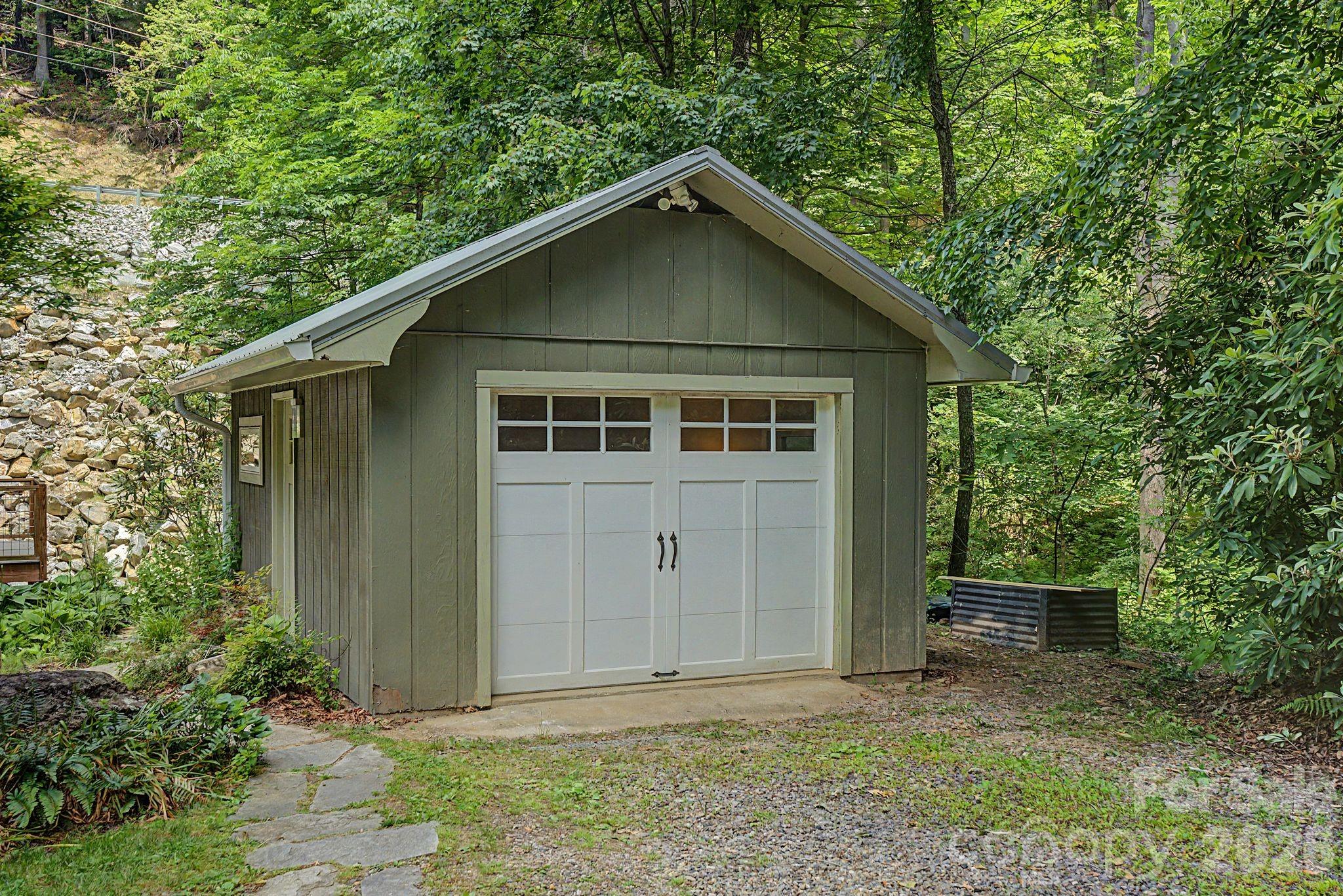 878 Garren Creek Road — Fairview