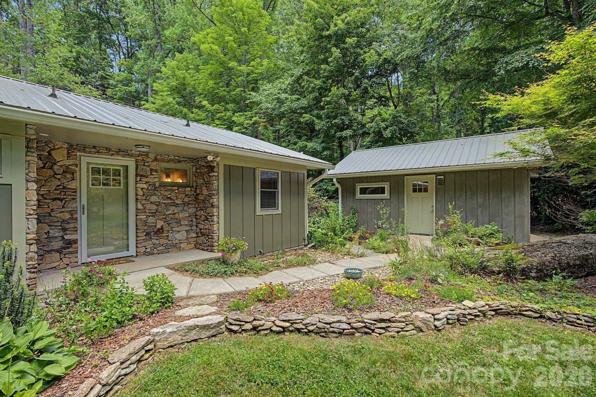 878 Garren Creek Road — Fairview