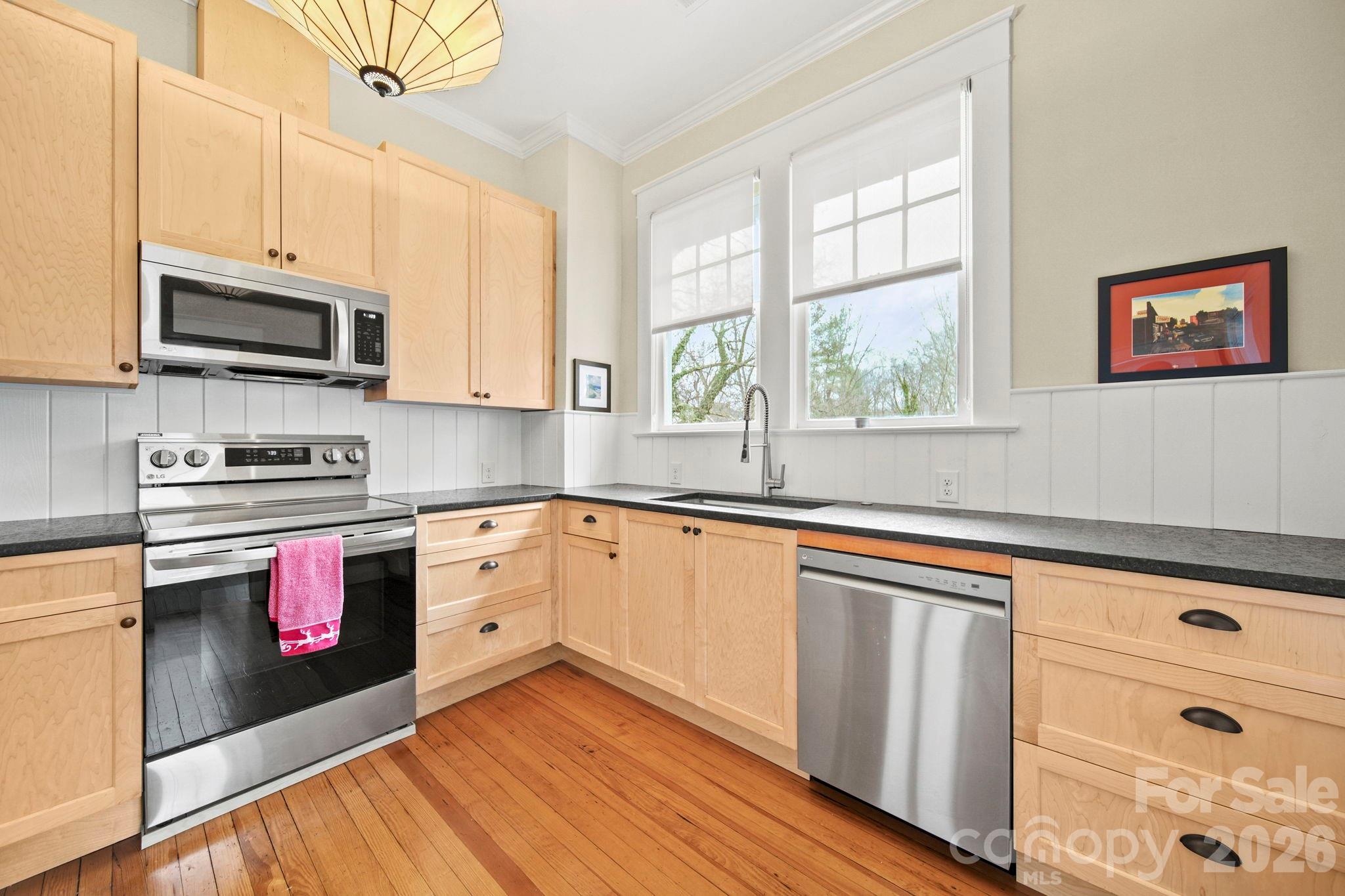 202 S Oak Street — Statesville