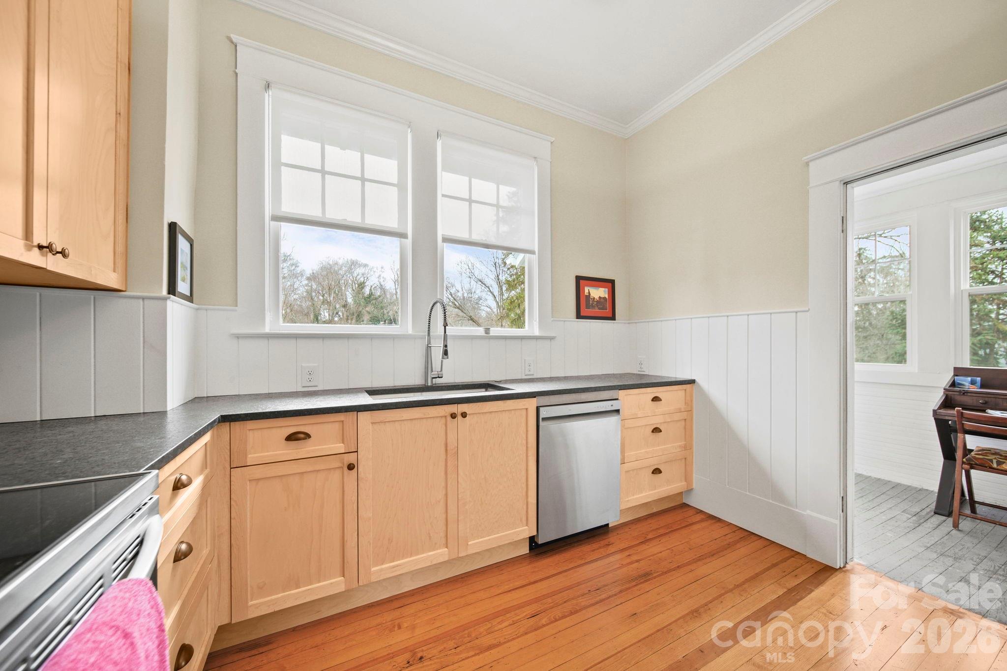 202 S Oak Street — Statesville