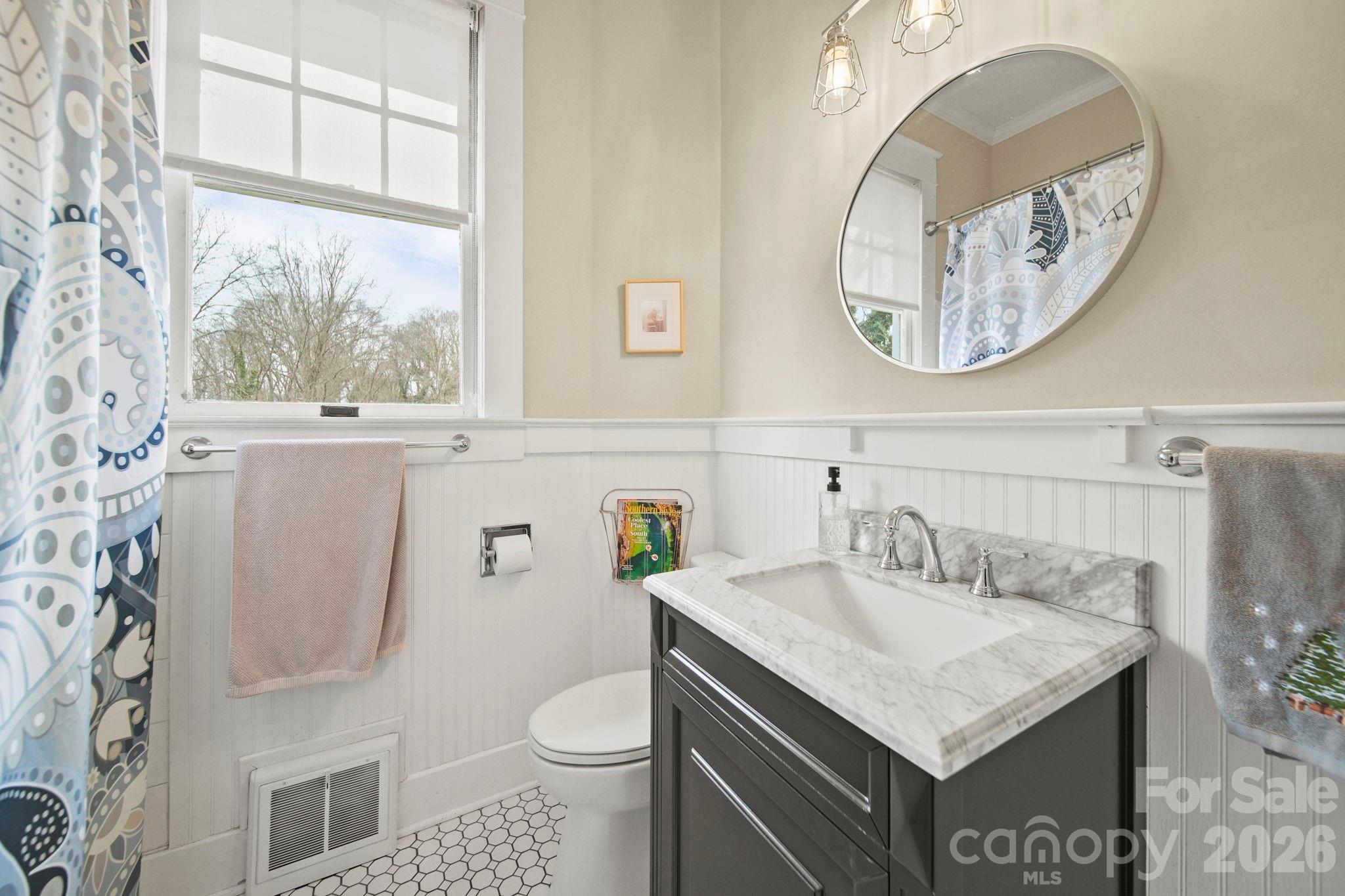 202 S Oak Street — Statesville