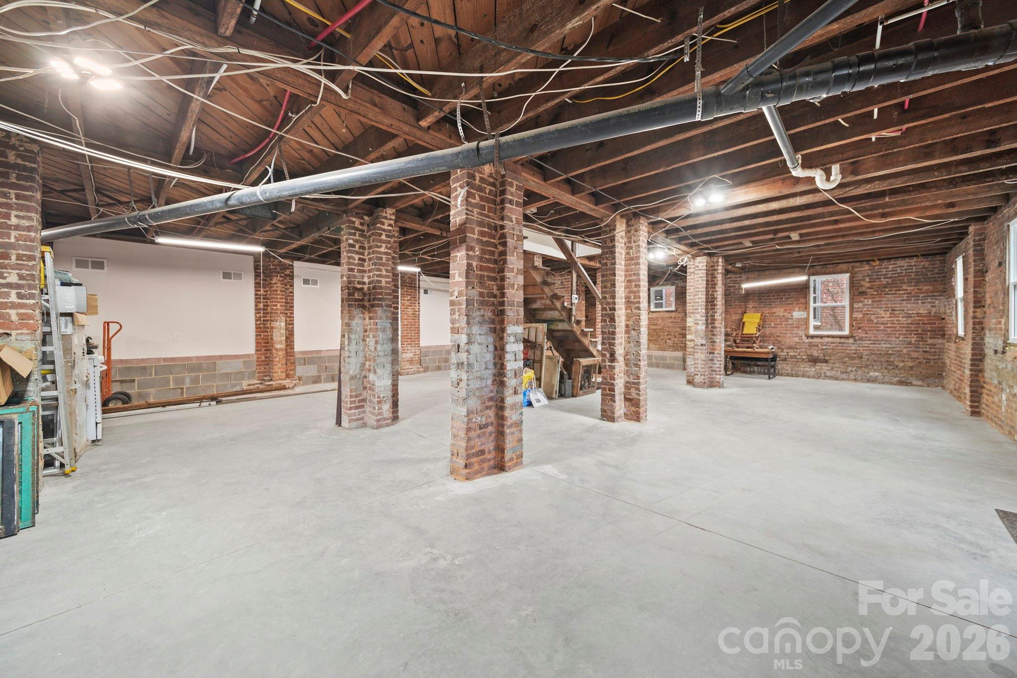 202 S Oak Street — Statesville