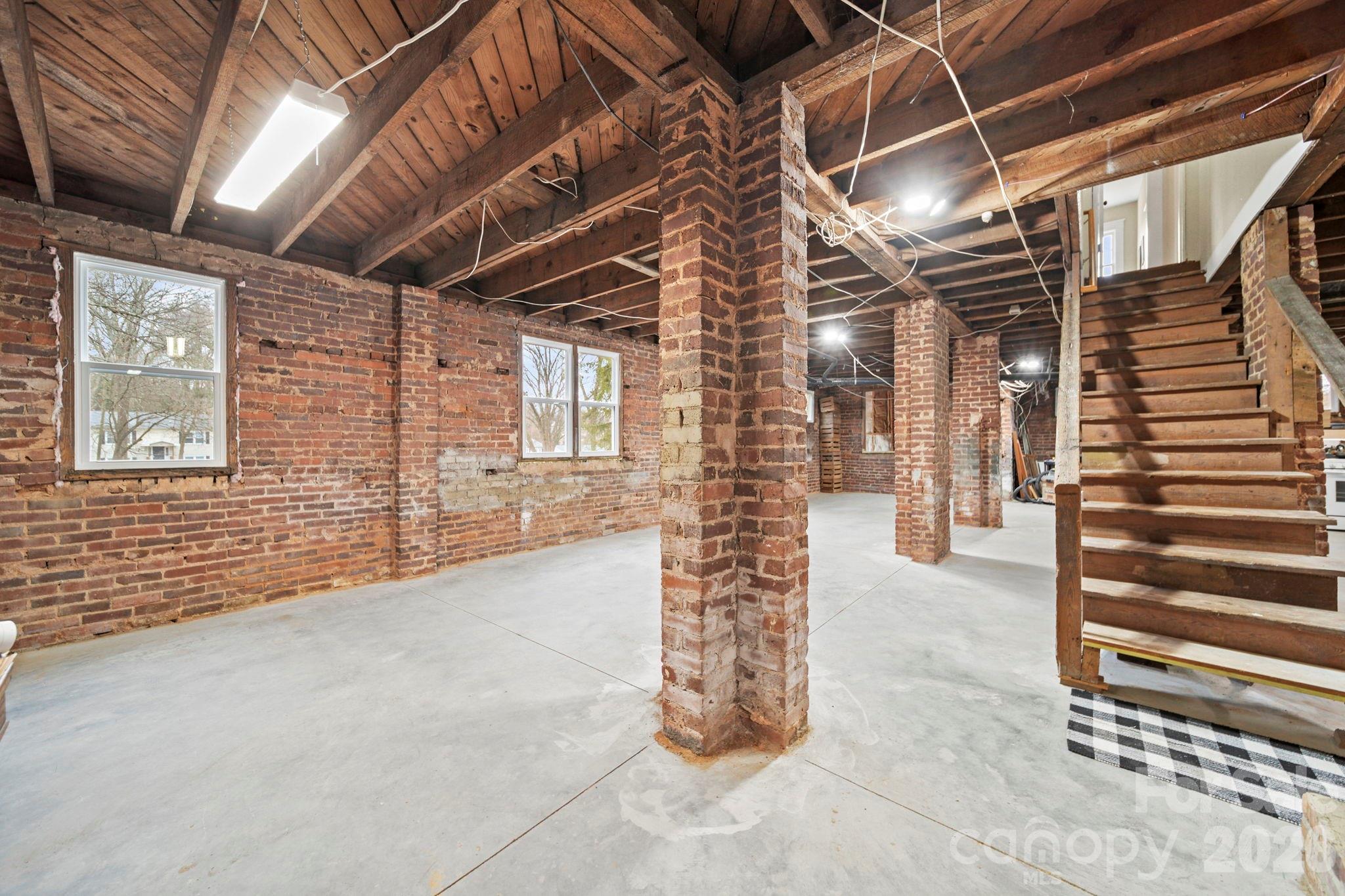 202 S Oak Street — Statesville