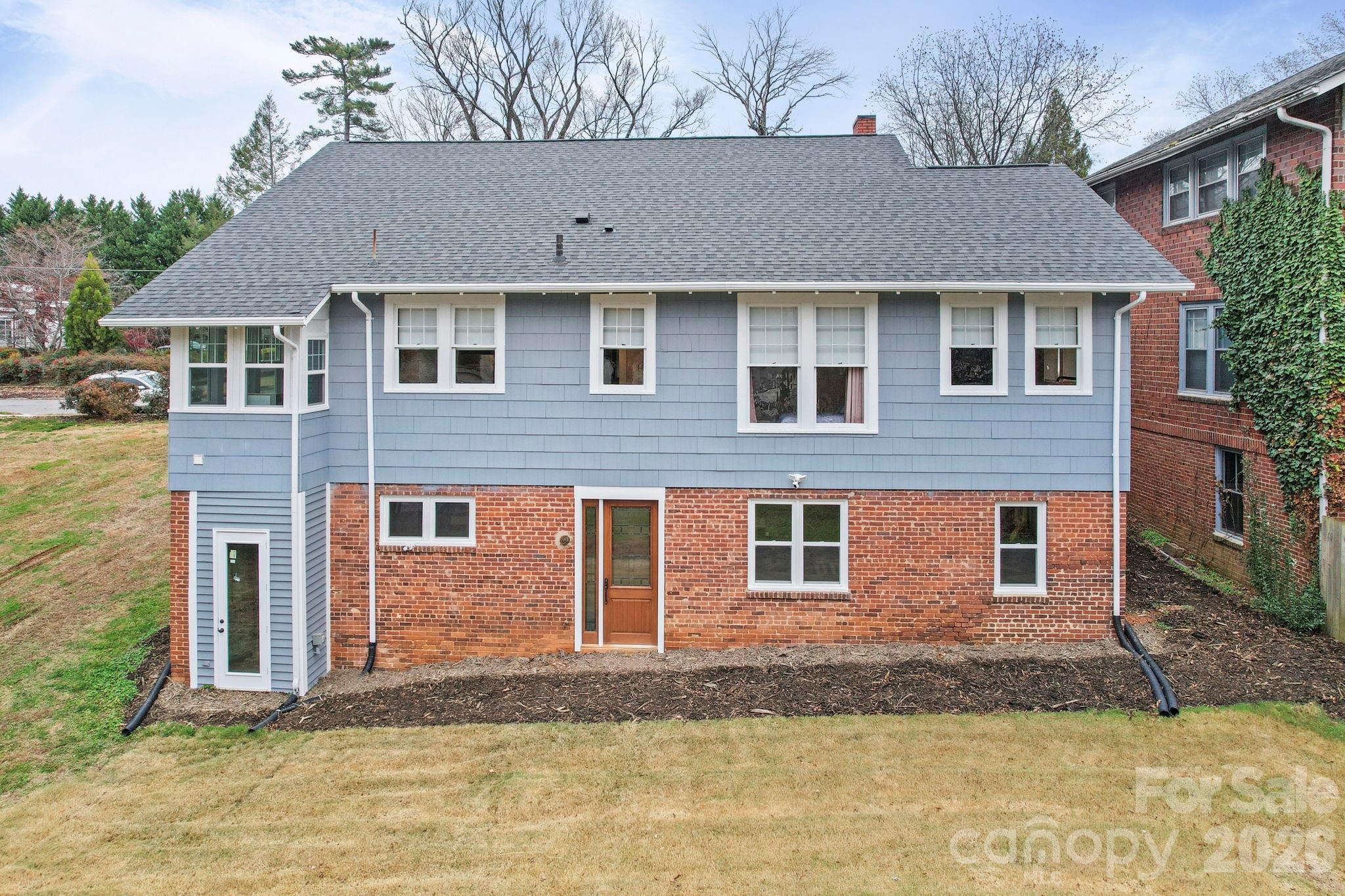 202 S Oak Street — Statesville