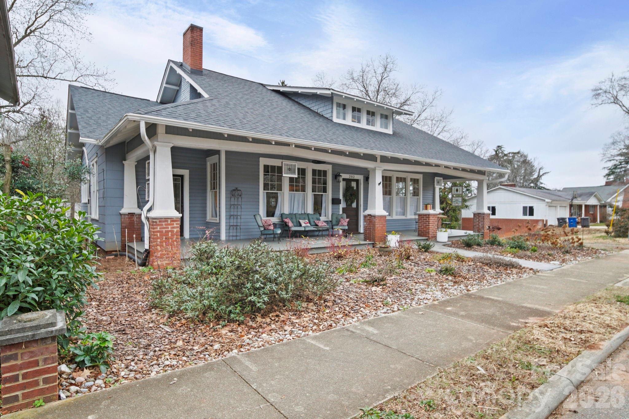 202 S Oak Street — Statesville