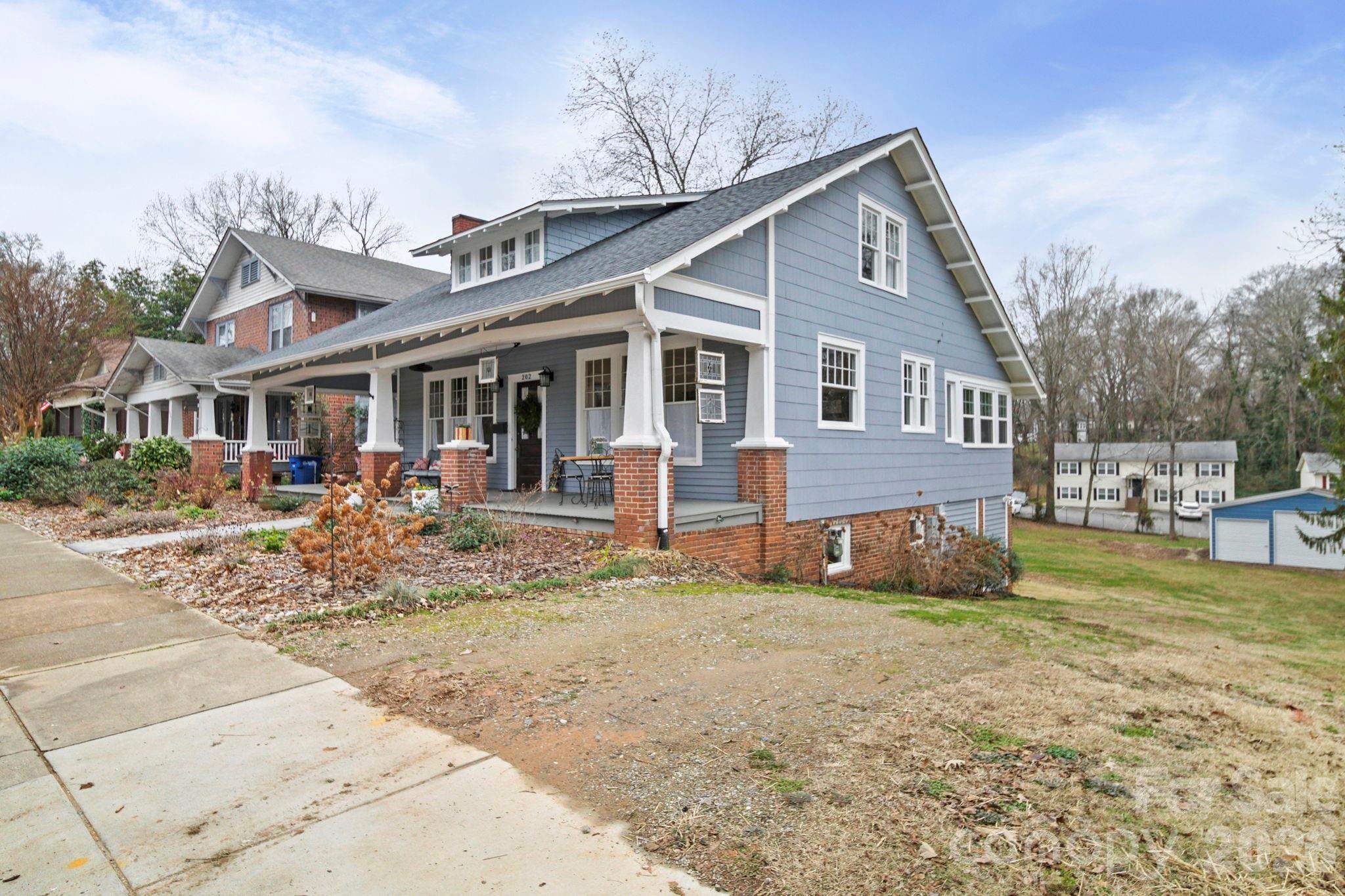 202 S Oak Street — Statesville