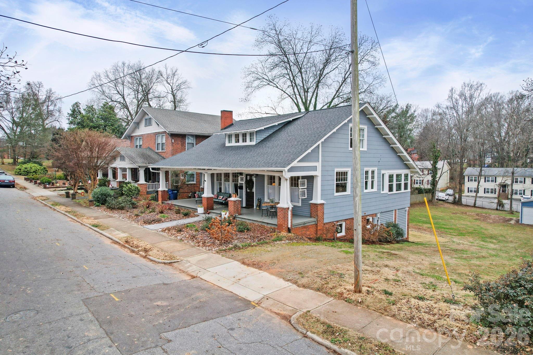 202 S Oak Street — Statesville