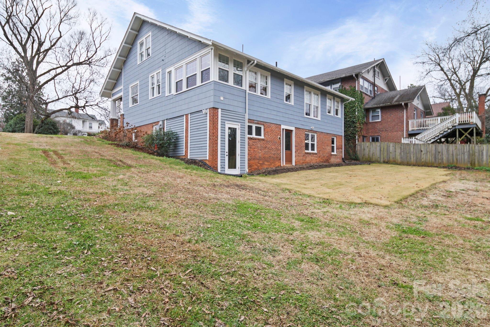 202 S Oak Street — Statesville