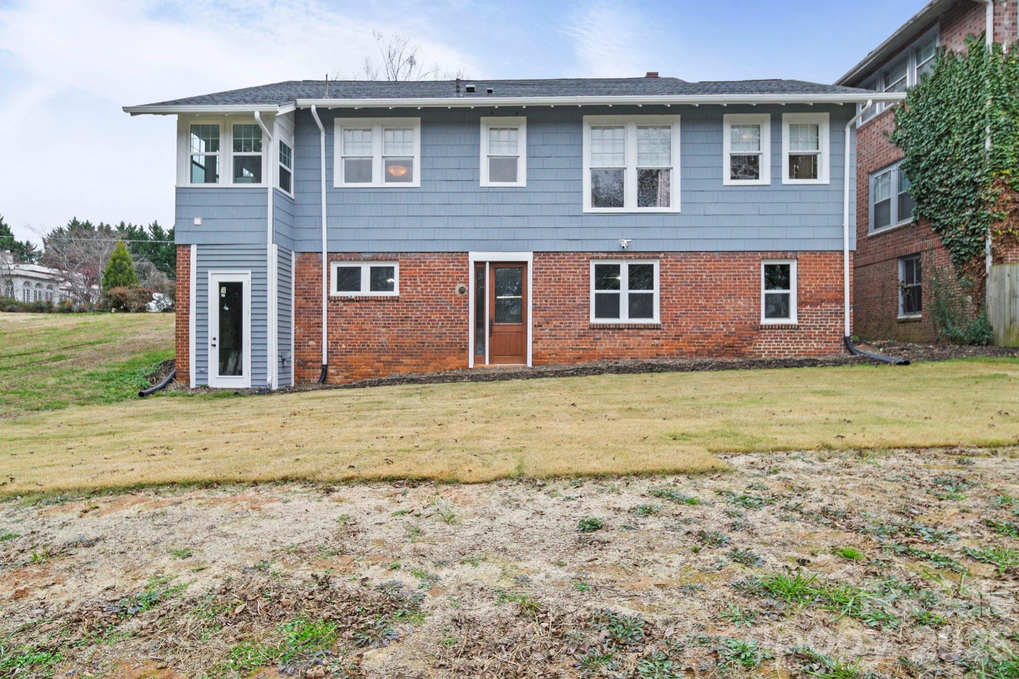 202 S Oak Street — Statesville