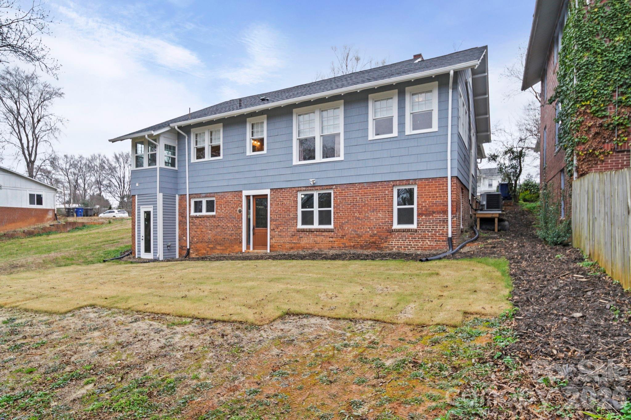 202 S Oak Street — Statesville