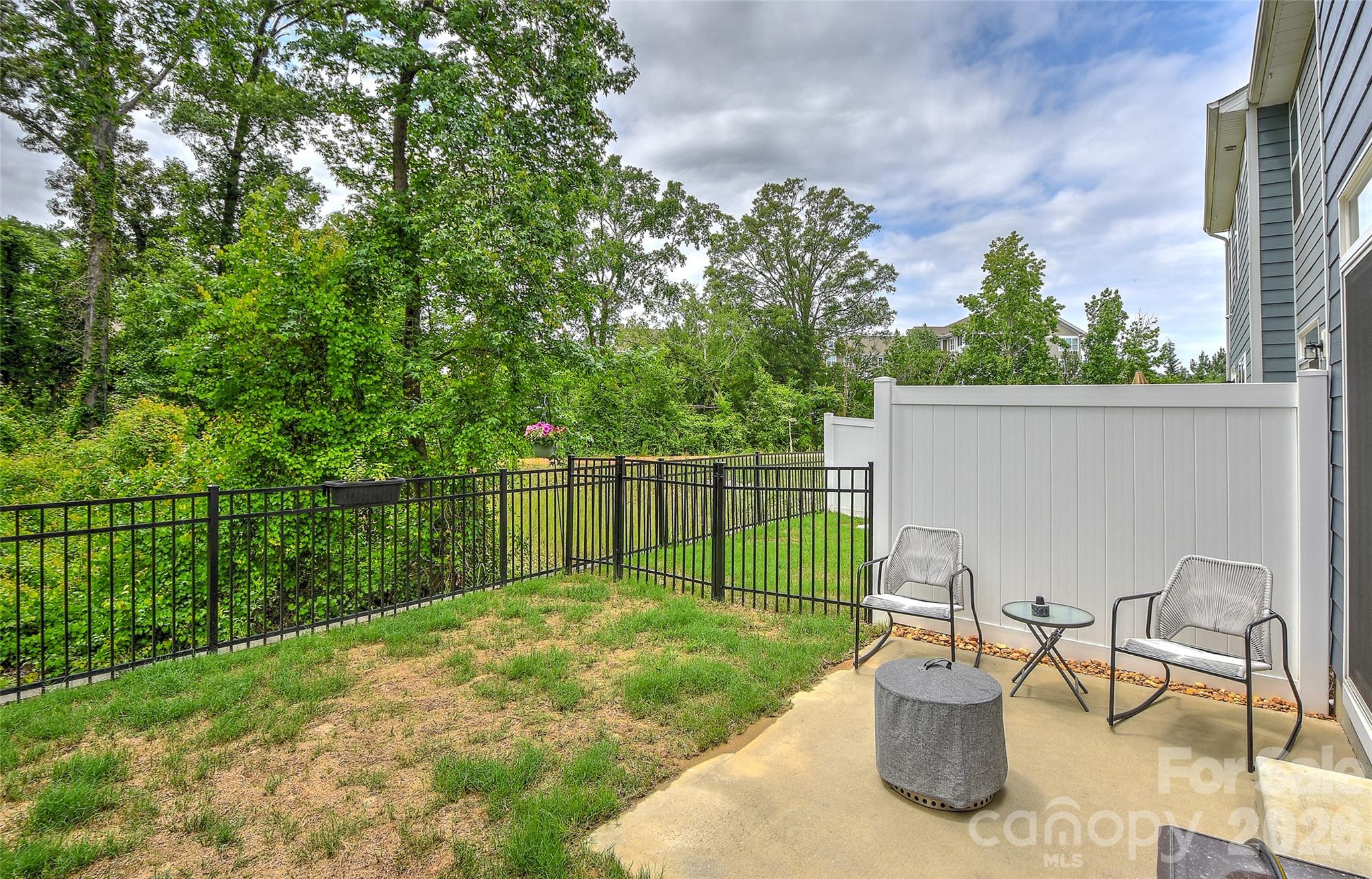 1010 Moffatt Lane — Matthews
