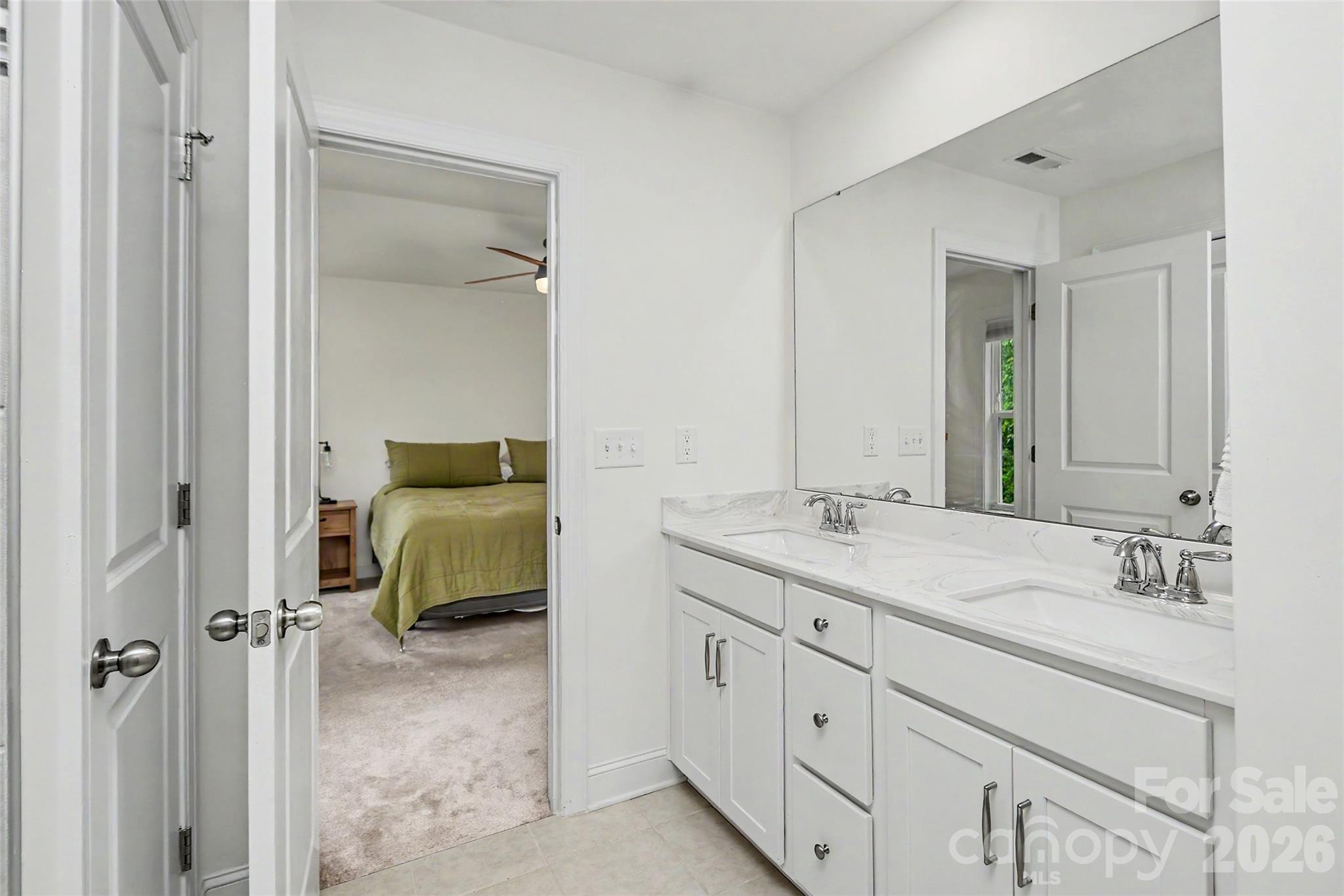 1010 Moffatt Lane — Matthews