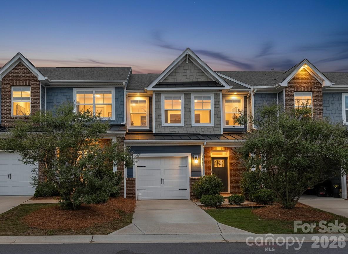 1010 Moffatt Lane — Matthews