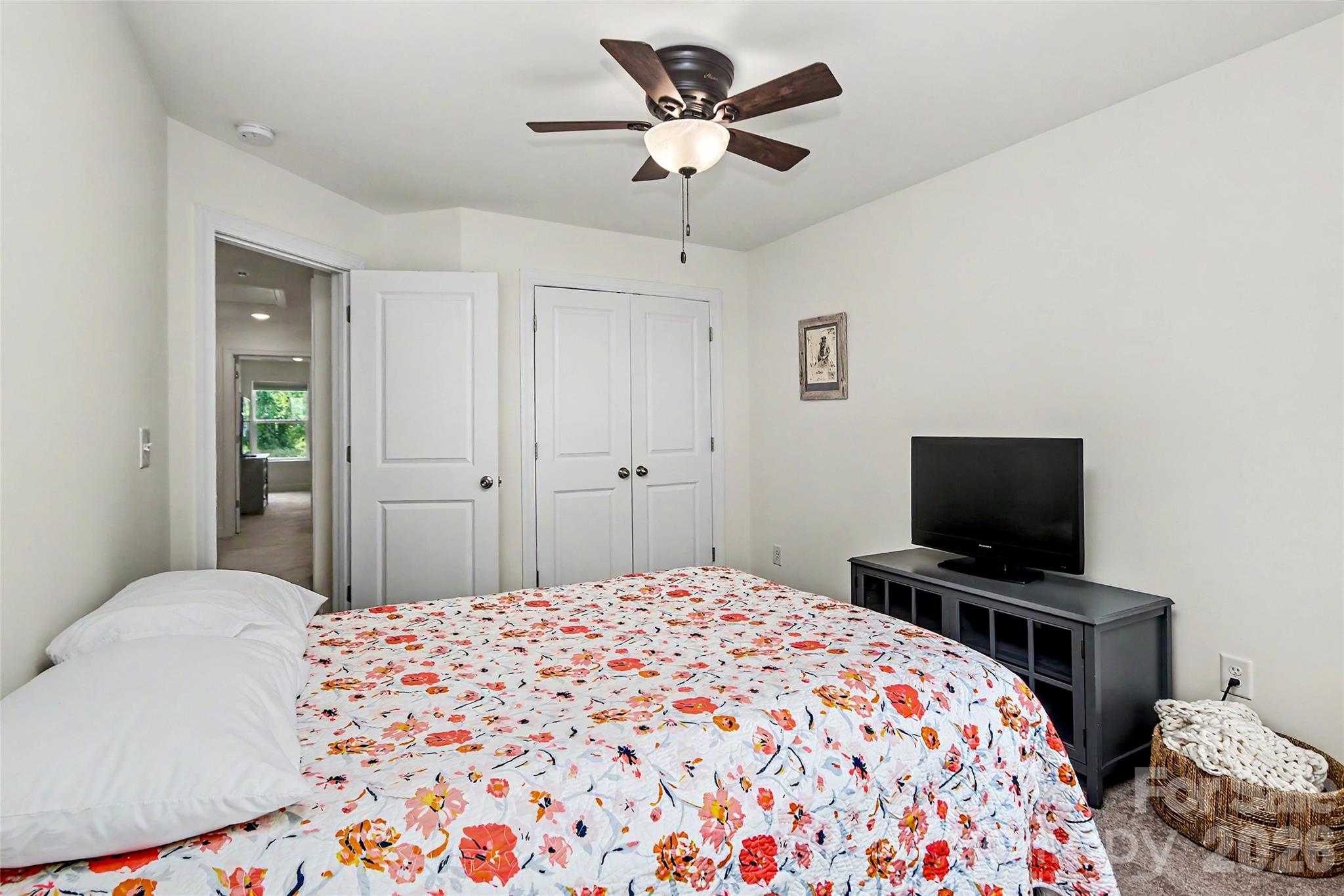 1010 Moffatt Lane — Matthews