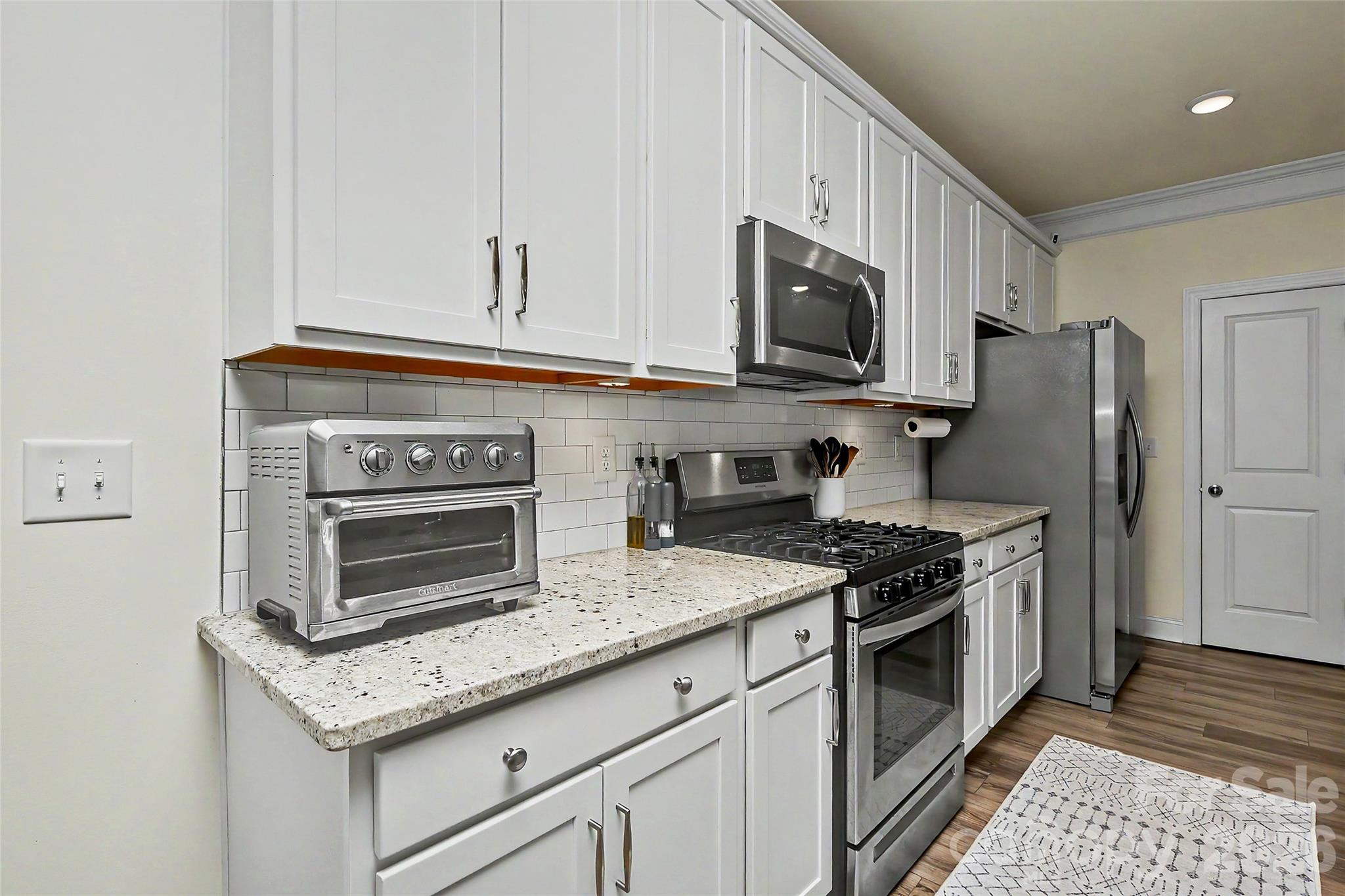 1010 Moffatt Lane — Matthews