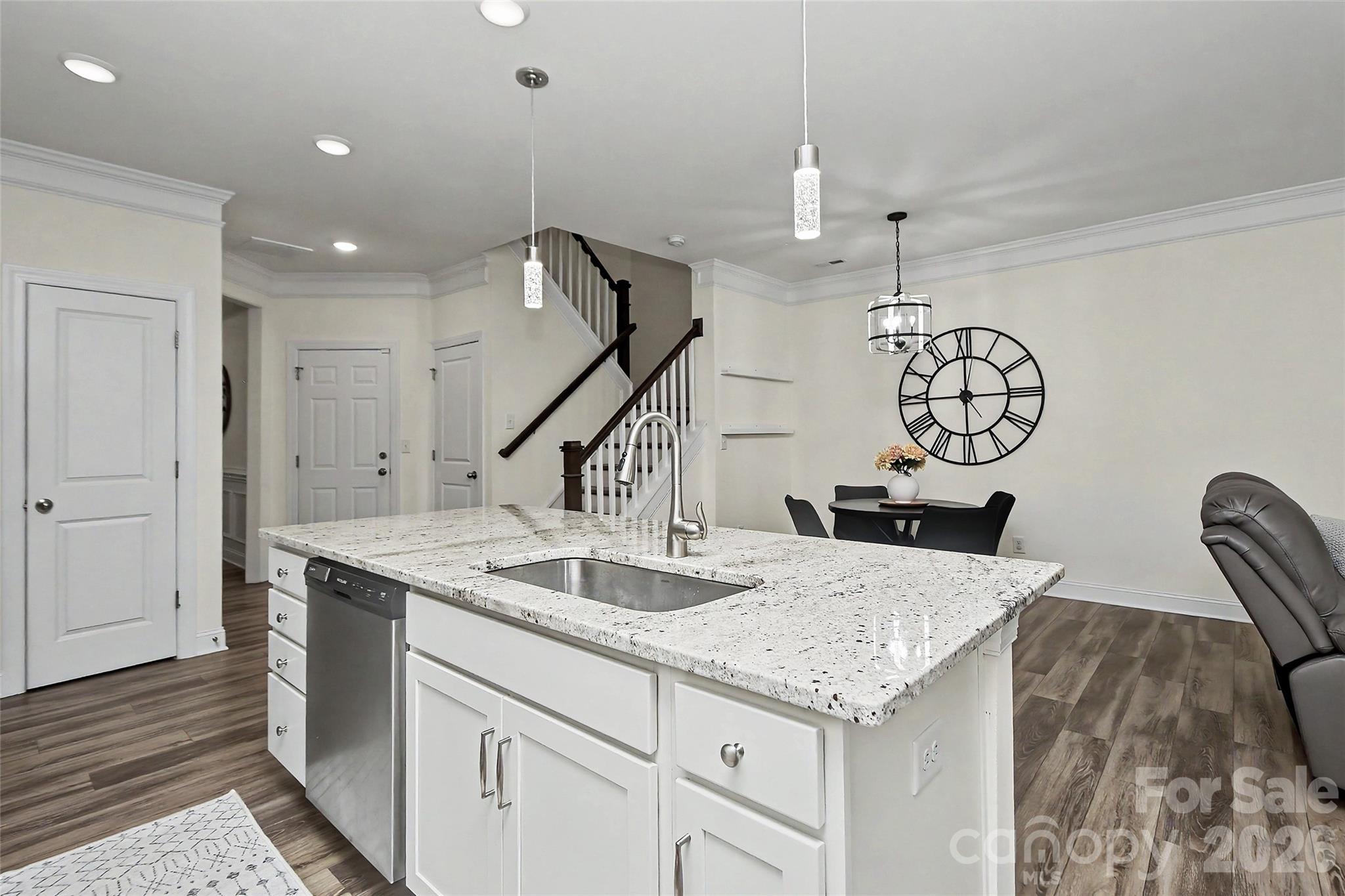 1010 Moffatt Lane — Matthews