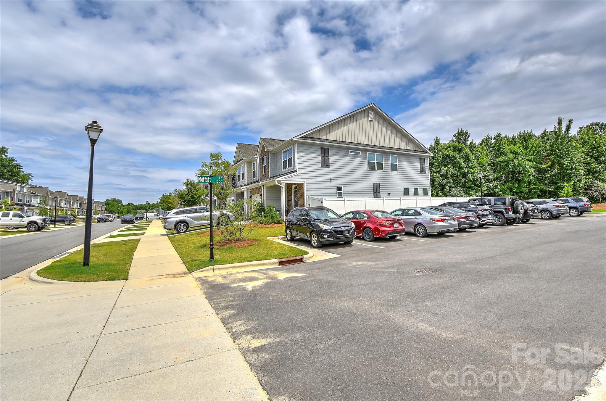 1010 Moffatt Lane — Matthews