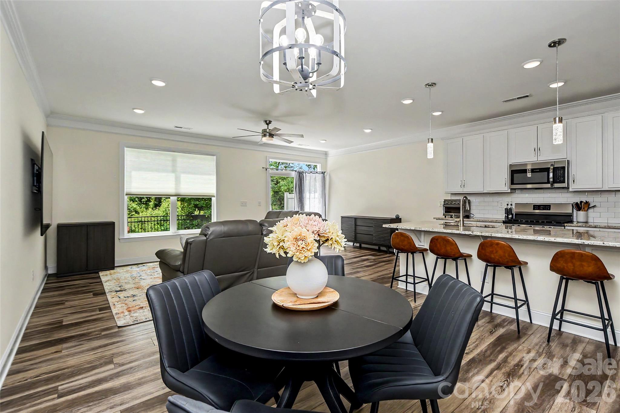 1010 Moffatt Lane — Matthews