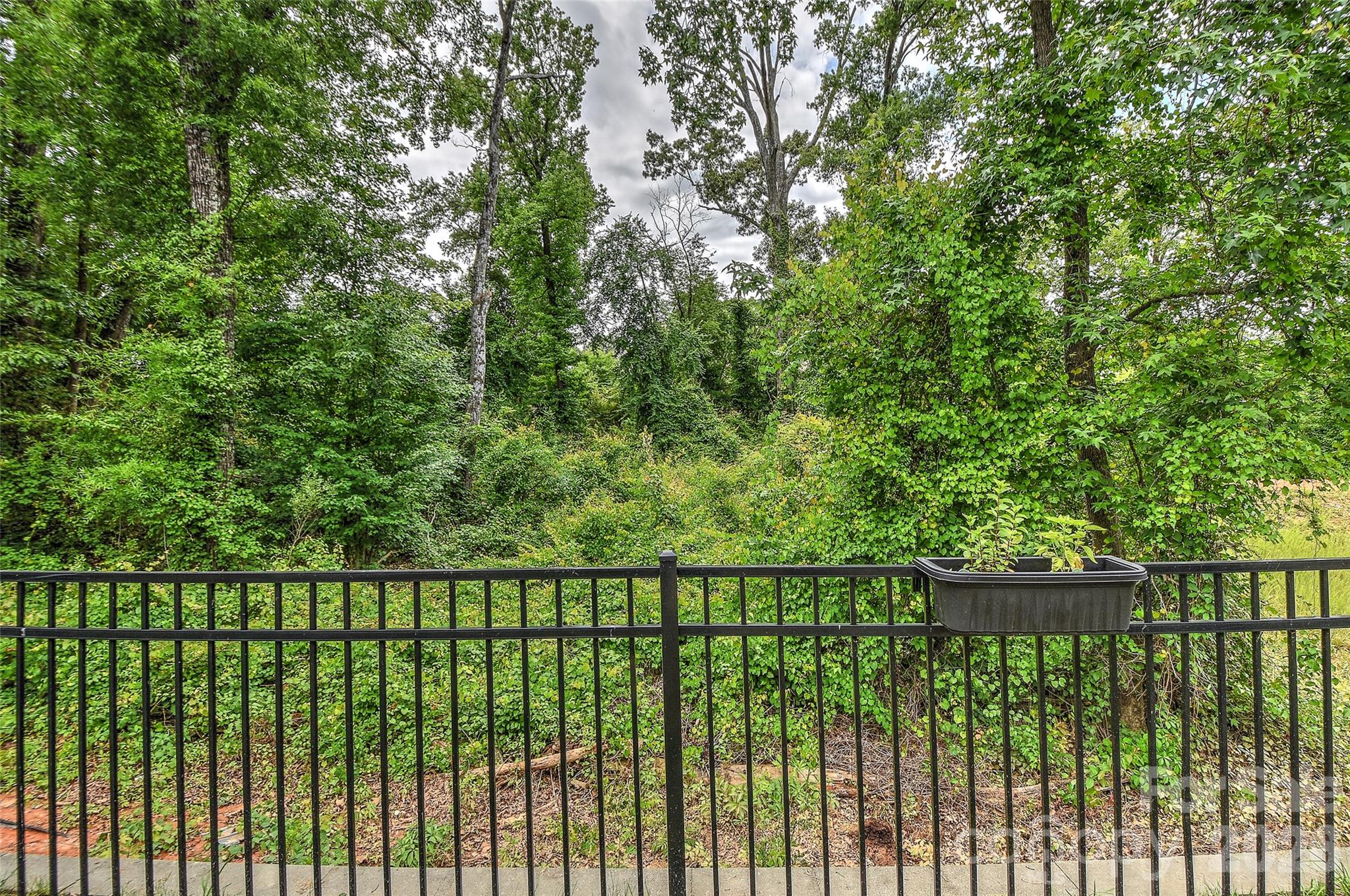 1010 Moffatt Lane — Matthews