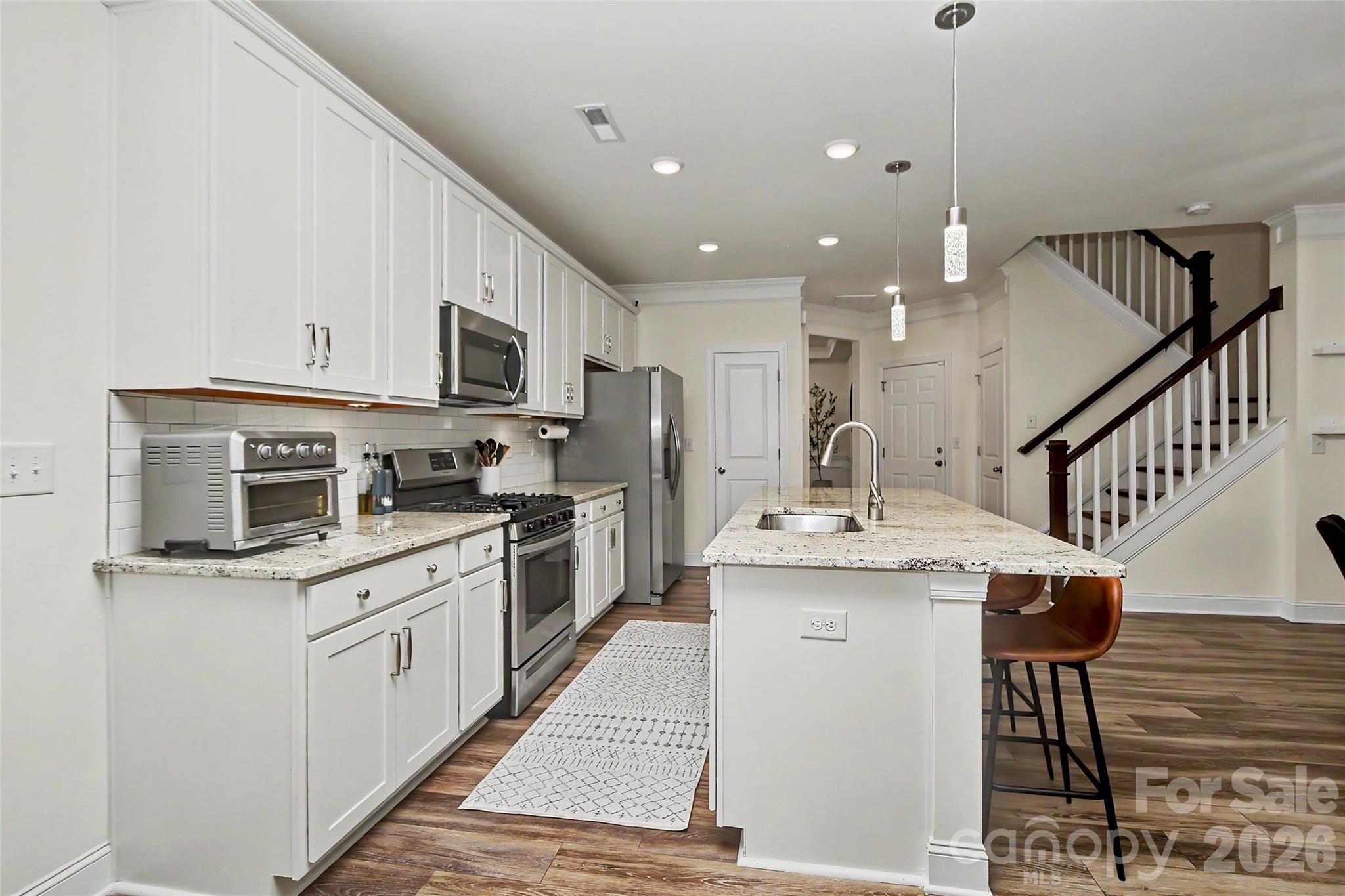 1010 Moffatt Lane — Matthews