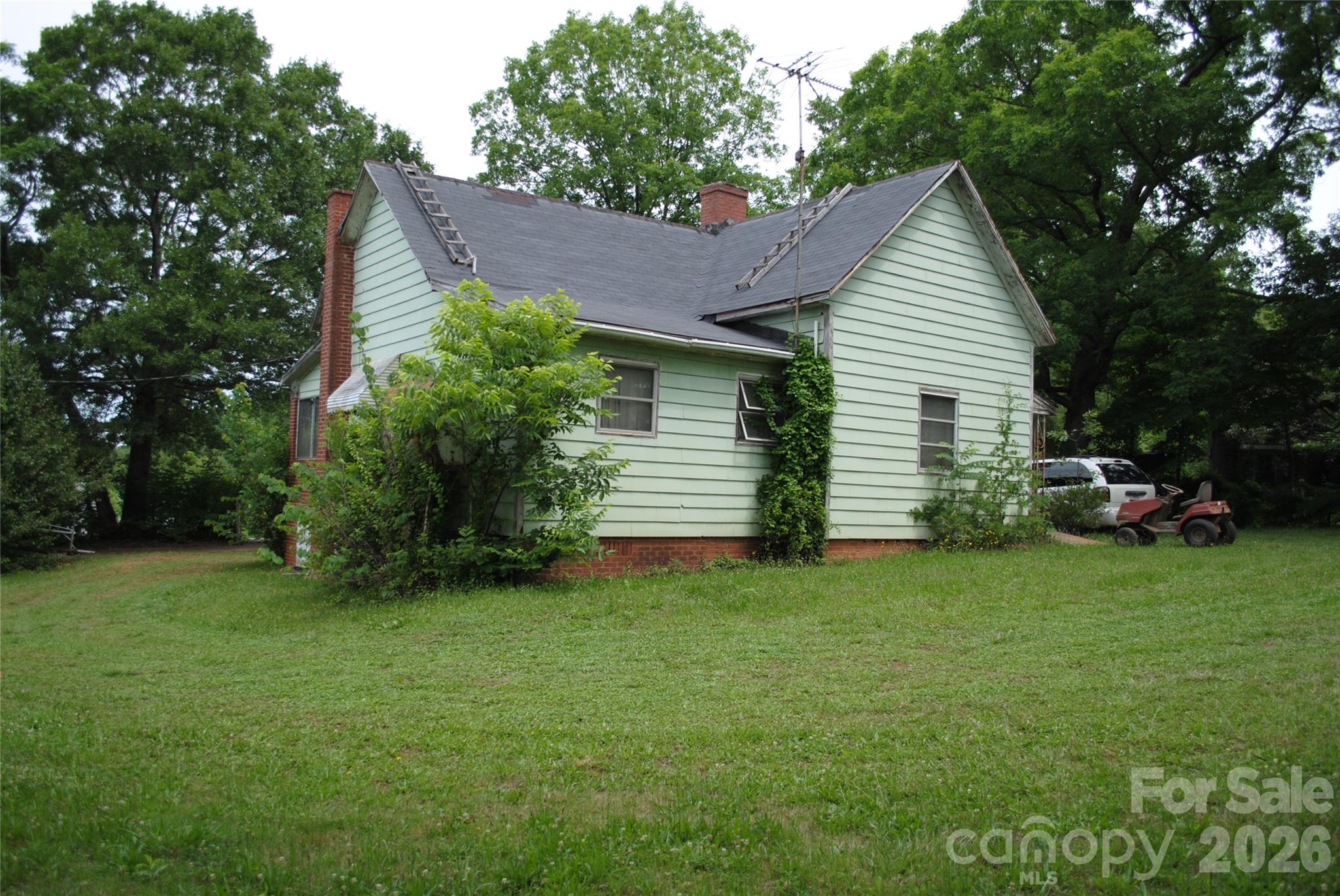 153 & 135 Caroleen Street — Forest City