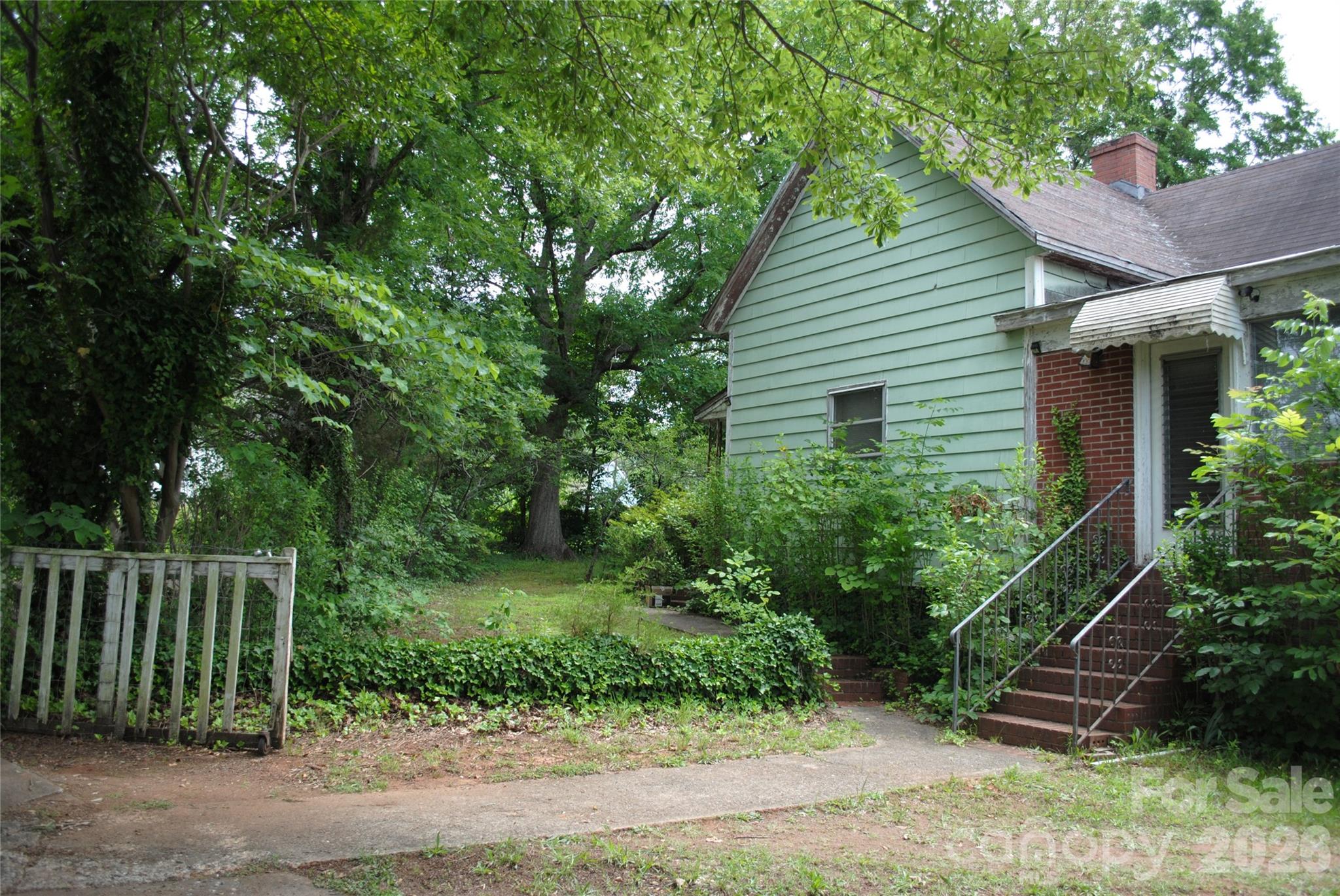 153 & 135 Caroleen Street — Forest City