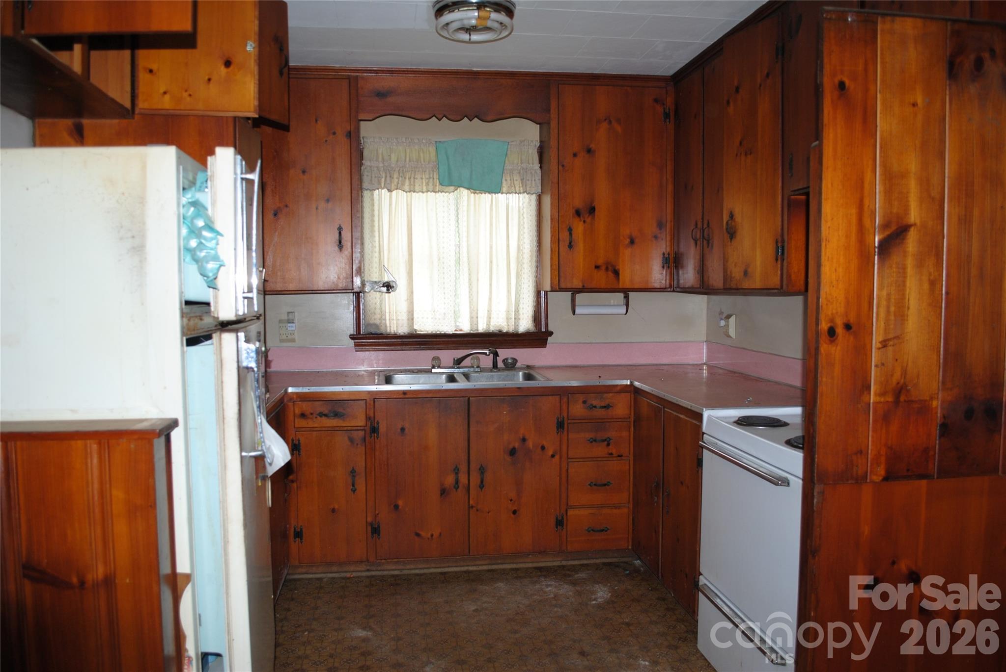 153 & 135 Caroleen Street — Forest City