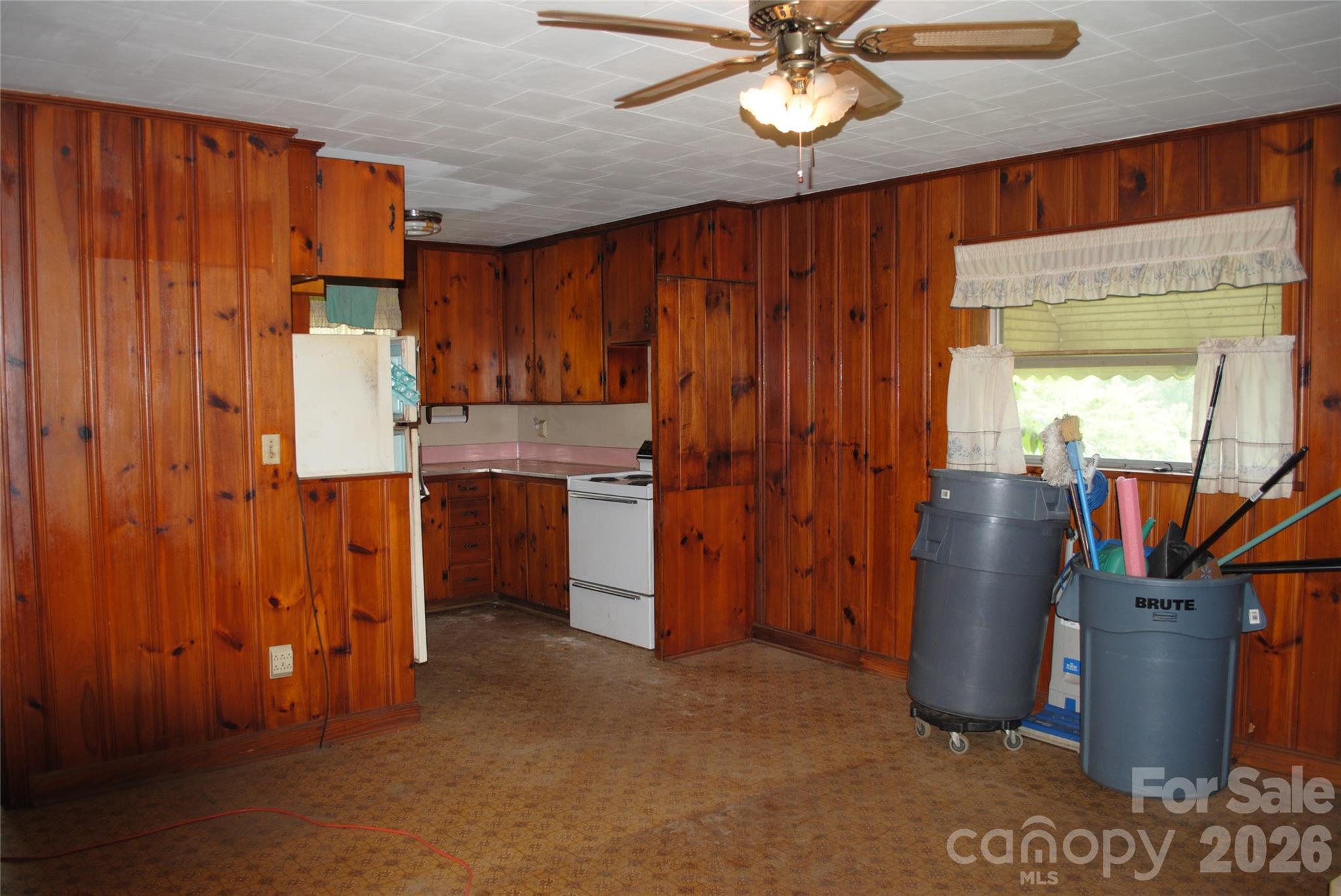 153 & 135 Caroleen Street — Forest City