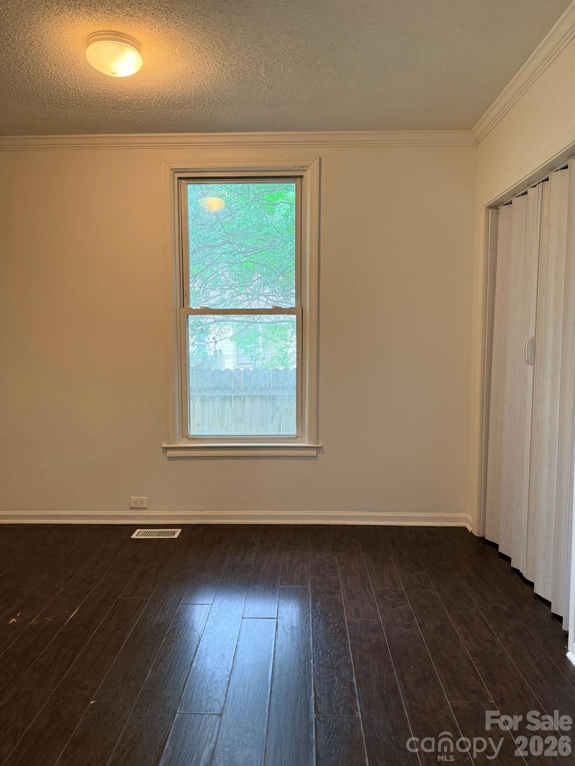 305 N Poplar Street — Gastonia