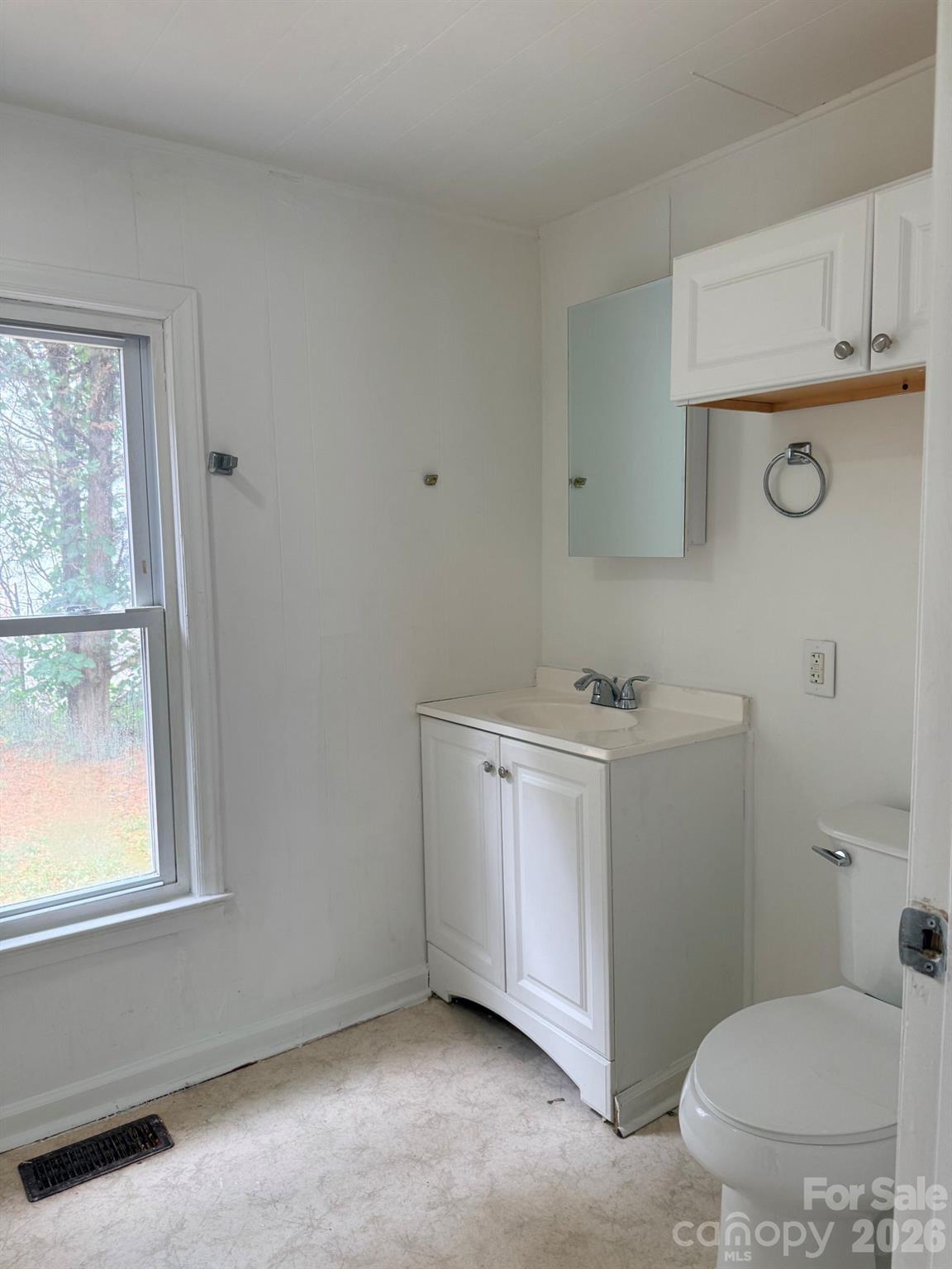 305 N Poplar Street — Gastonia