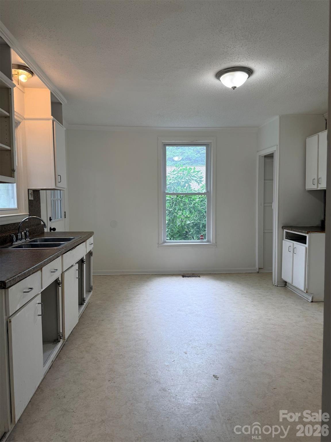 305 N Poplar Street — Gastonia