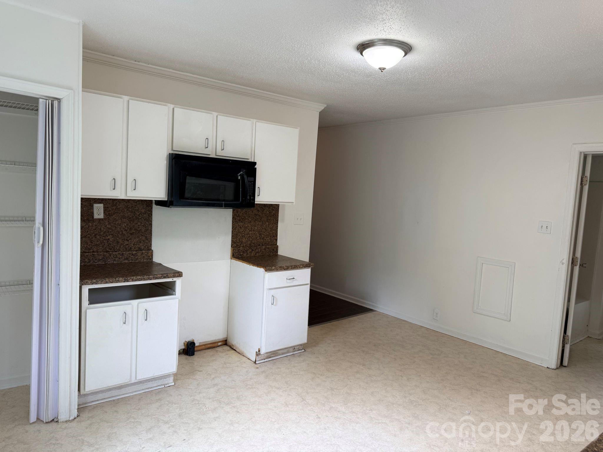 305 N Poplar Street — Gastonia