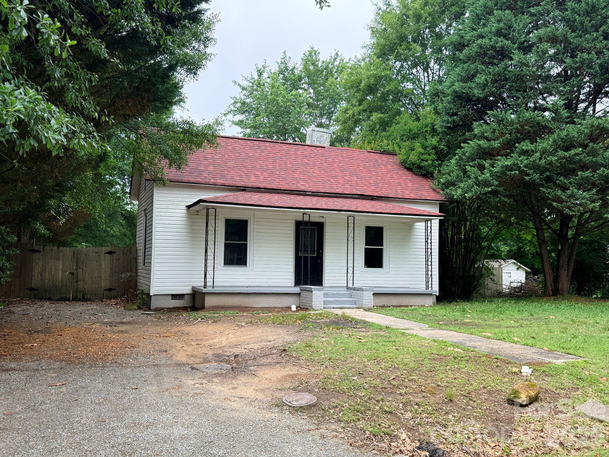 305 N Poplar Street — Gastonia
