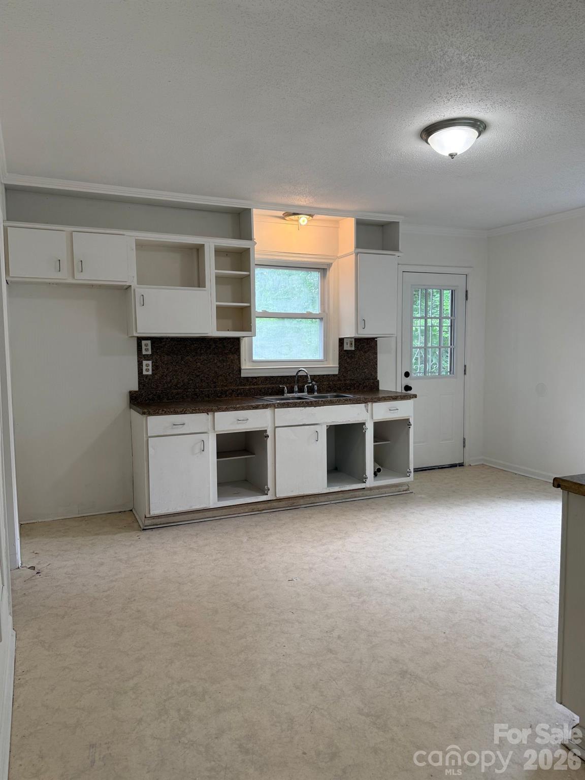 305 N Poplar Street — Gastonia