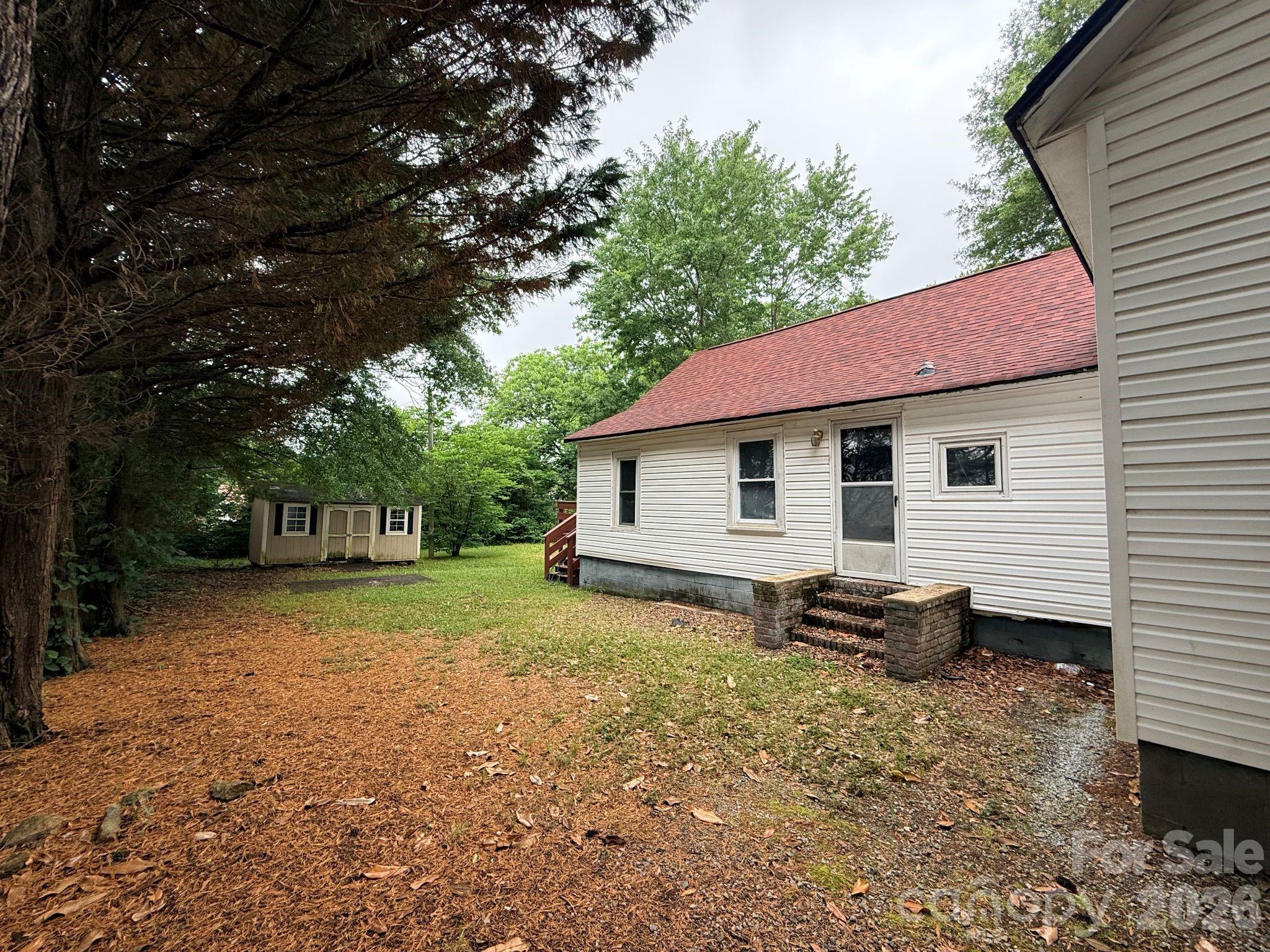 305 N Poplar Street — Gastonia
