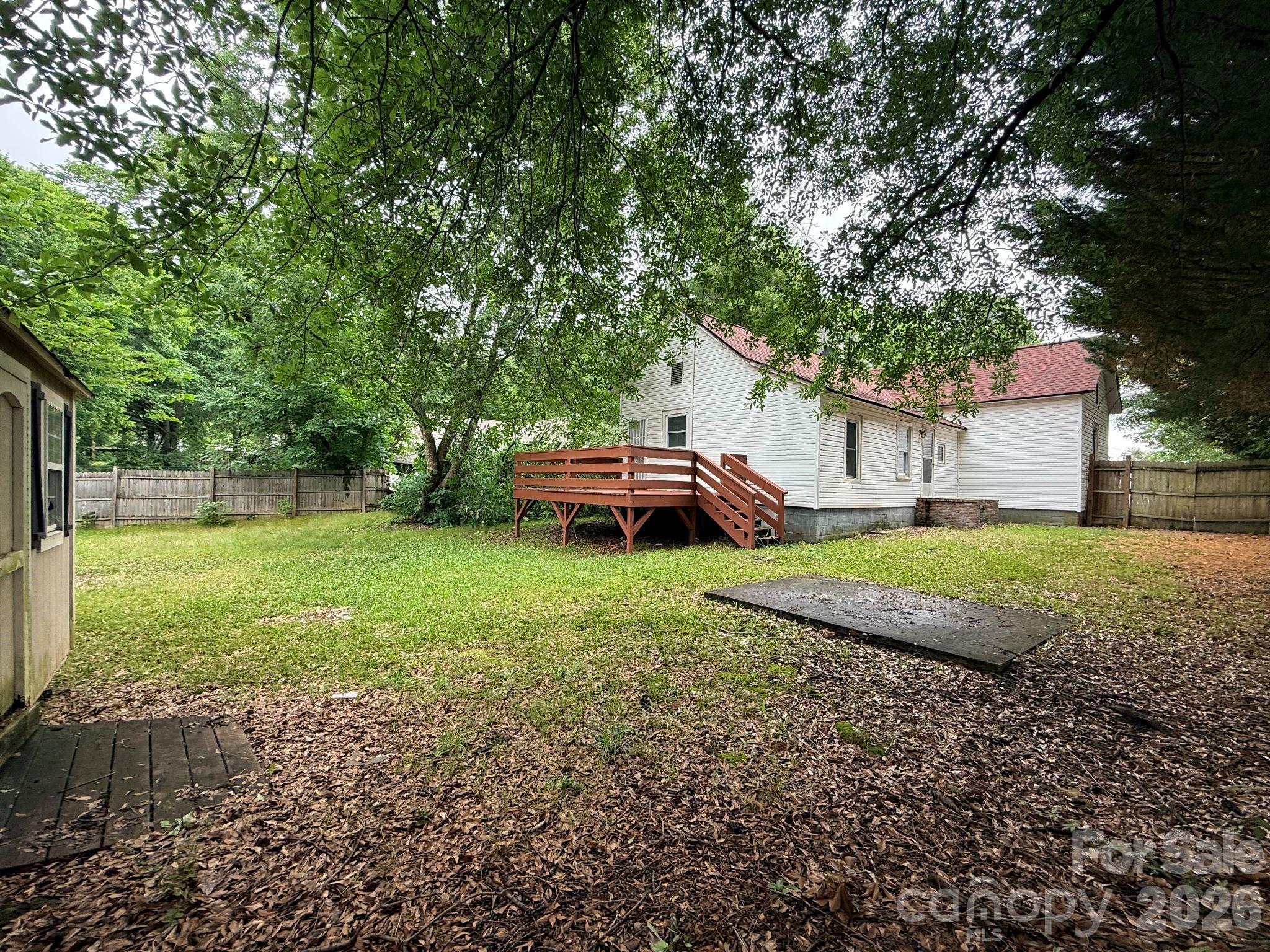 305 N Poplar Street — Gastonia