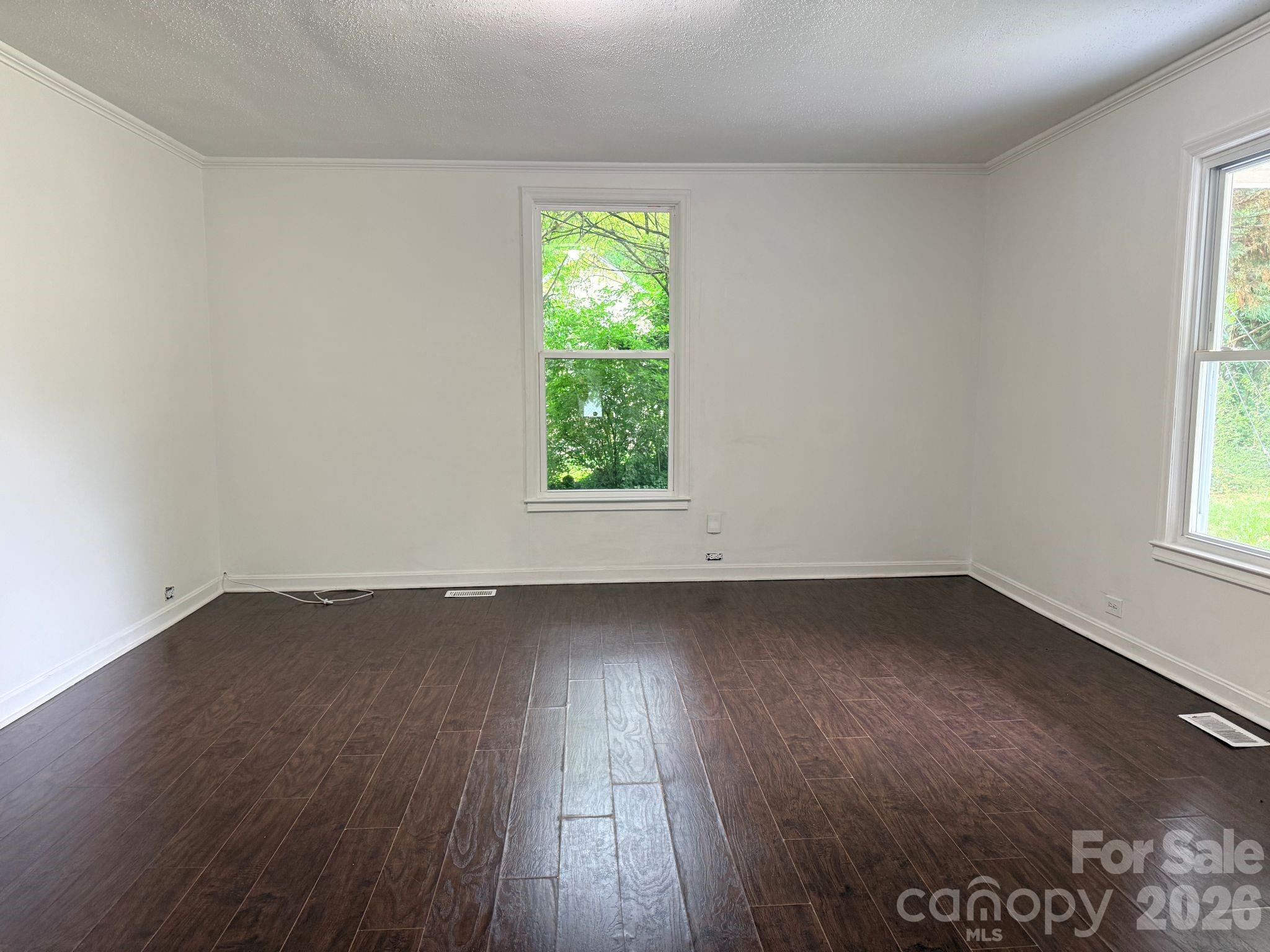 305 N Poplar Street — Gastonia