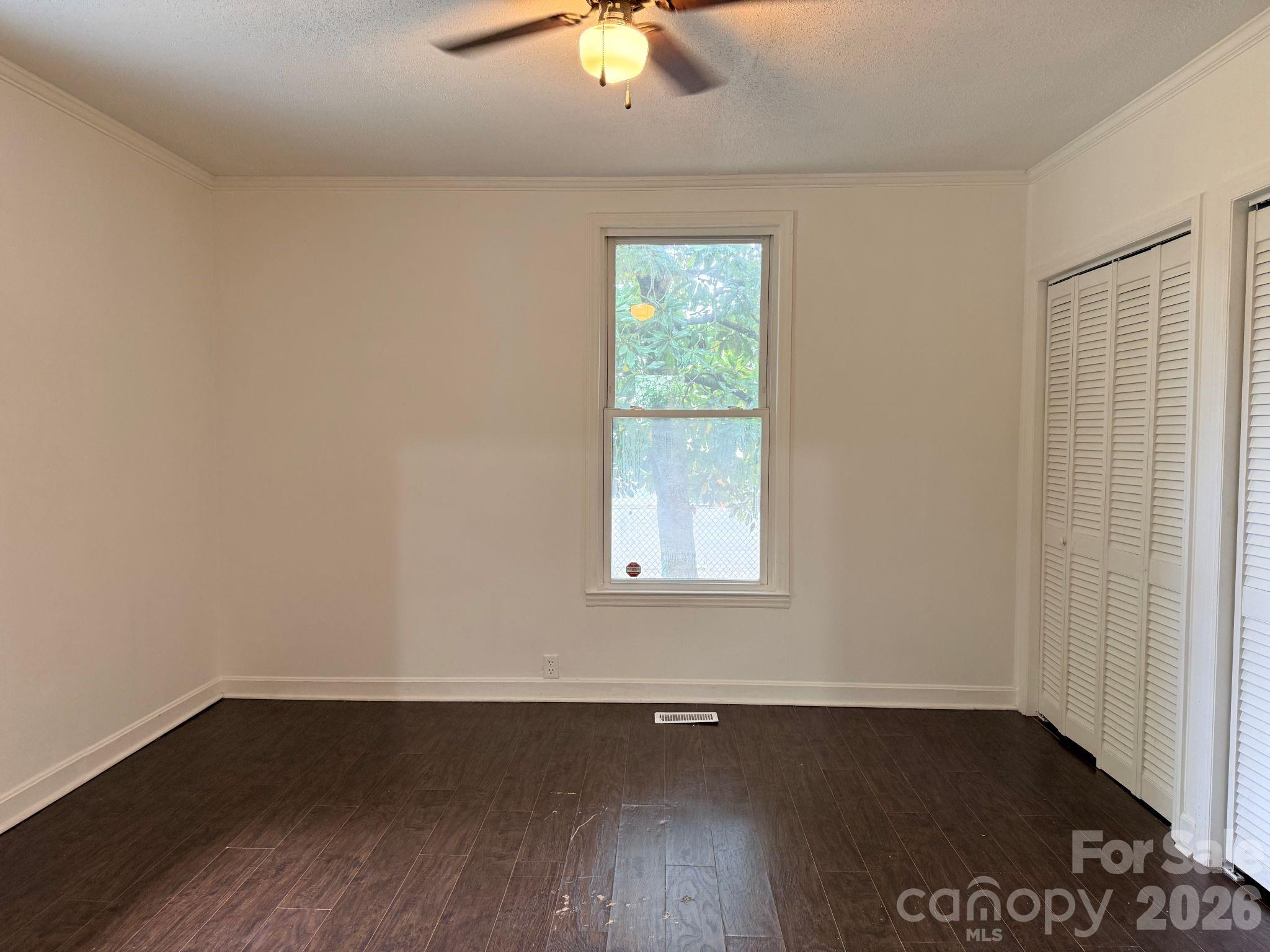 305 N Poplar Street — Gastonia