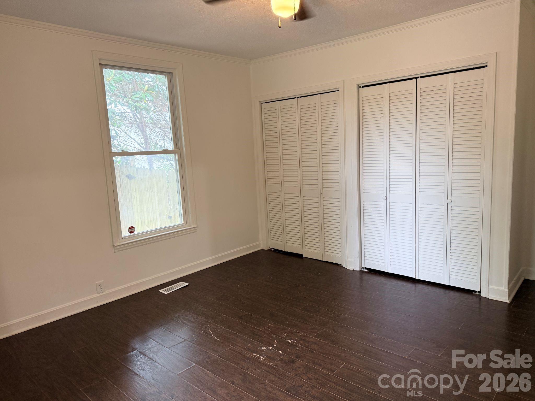 305 N Poplar Street — Gastonia