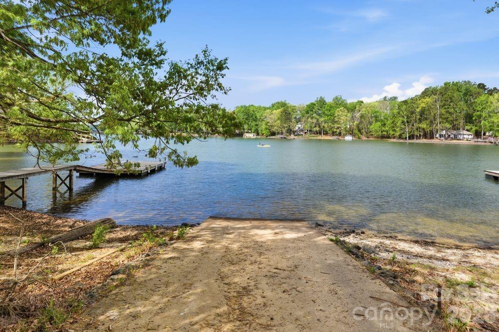 21221 Lake Run Drive — Charlotte
