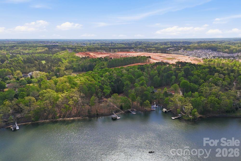 21221 Lake Run Drive — Charlotte