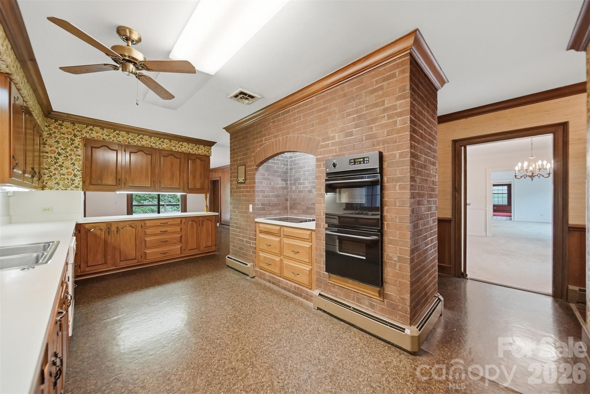 1811 5th Street NW — Hickory